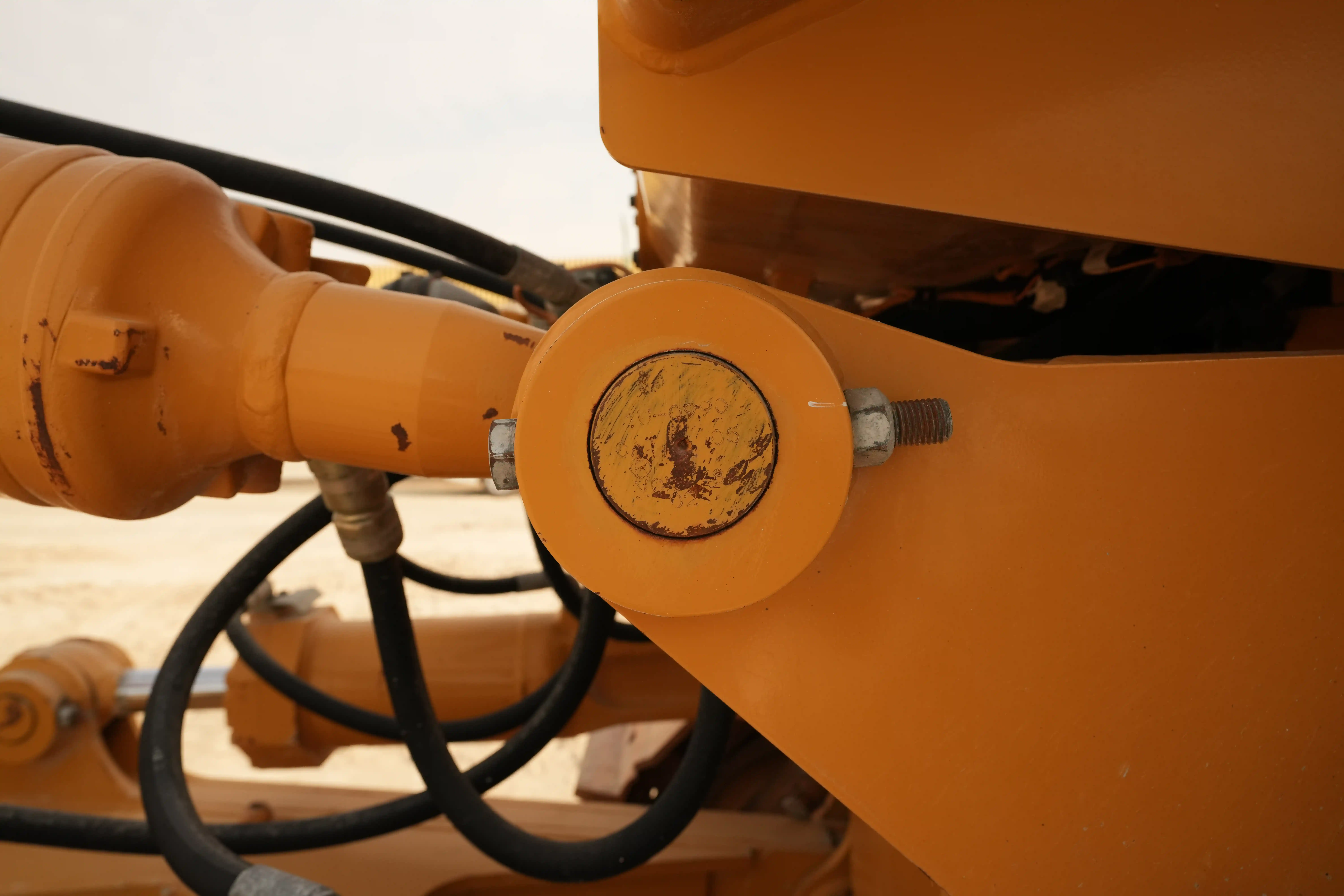CDB-001-Cat-D8T-crawler-dozer-inspection-hydraulics-hydraulic-pins-locks-3