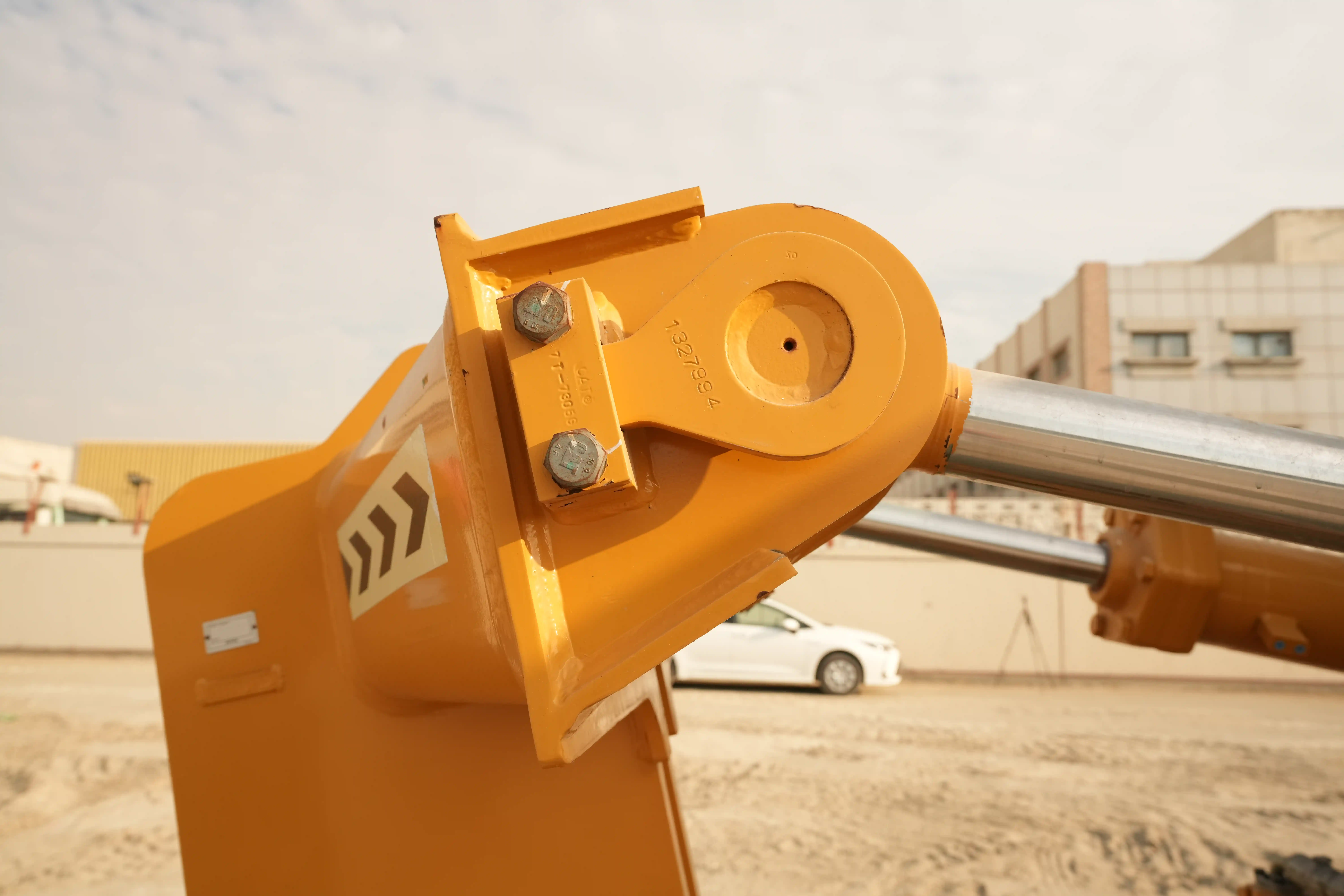 CDB-001-Cat-D8T-crawler-dozer-inspection-hydraulics-hydraulic-pins-locks-4