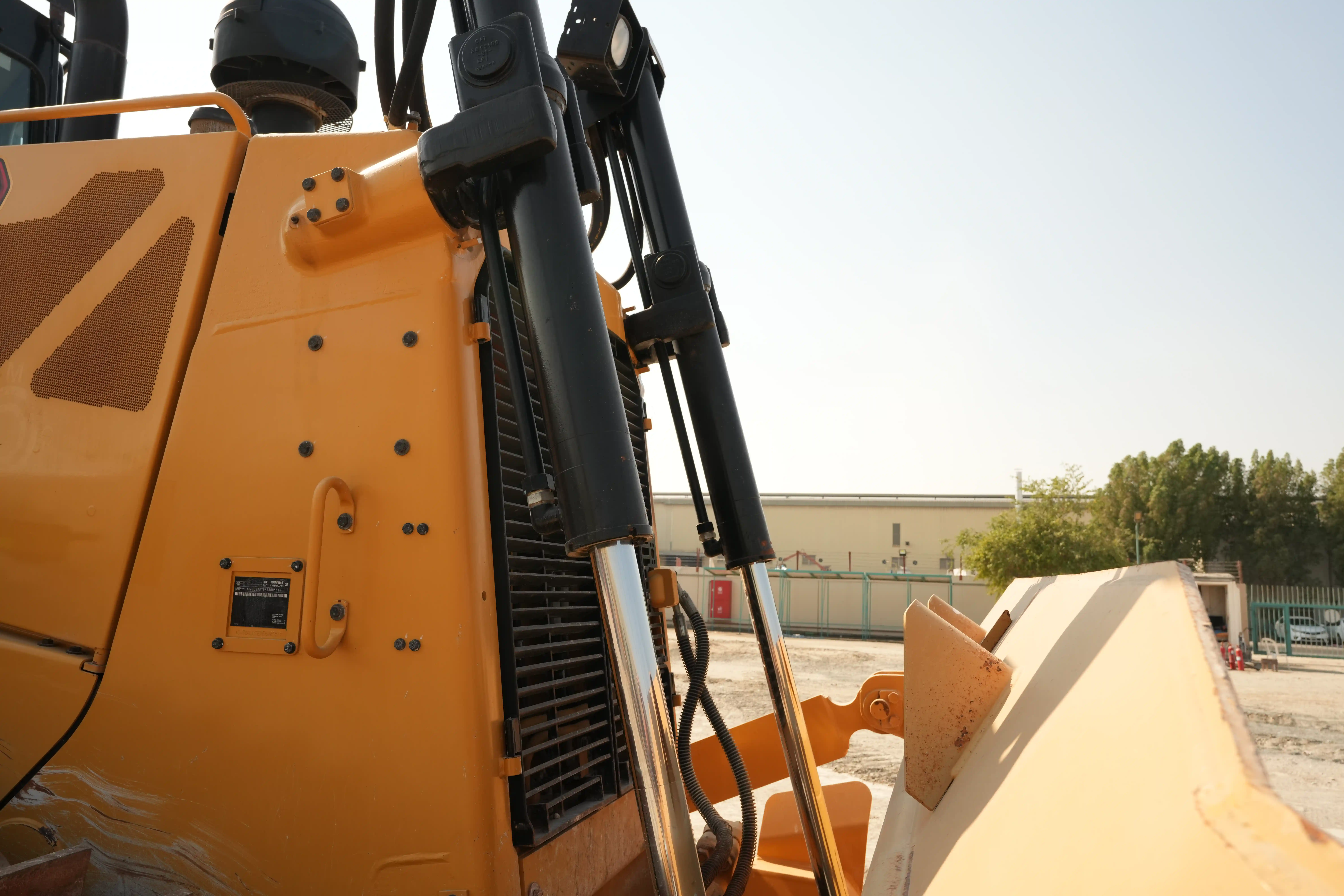 CDB-001-Cat-D8T-crawler-dozer-inspection-hydraulics-blade-lift-cylinders-2