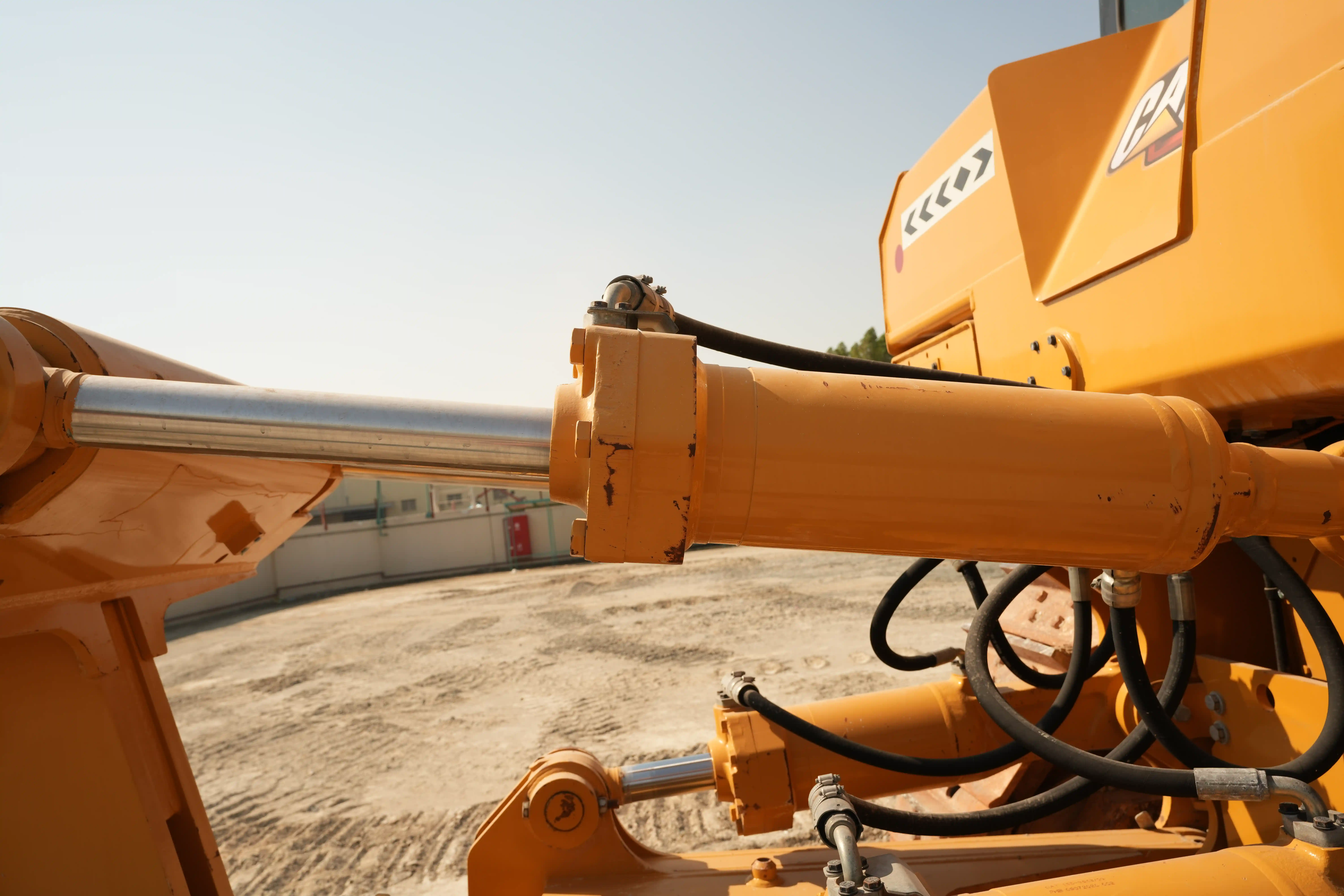 CDB-001-Cat-D8T-crawler-dozer-inspection-hydraulics-ripper-cylinders-1