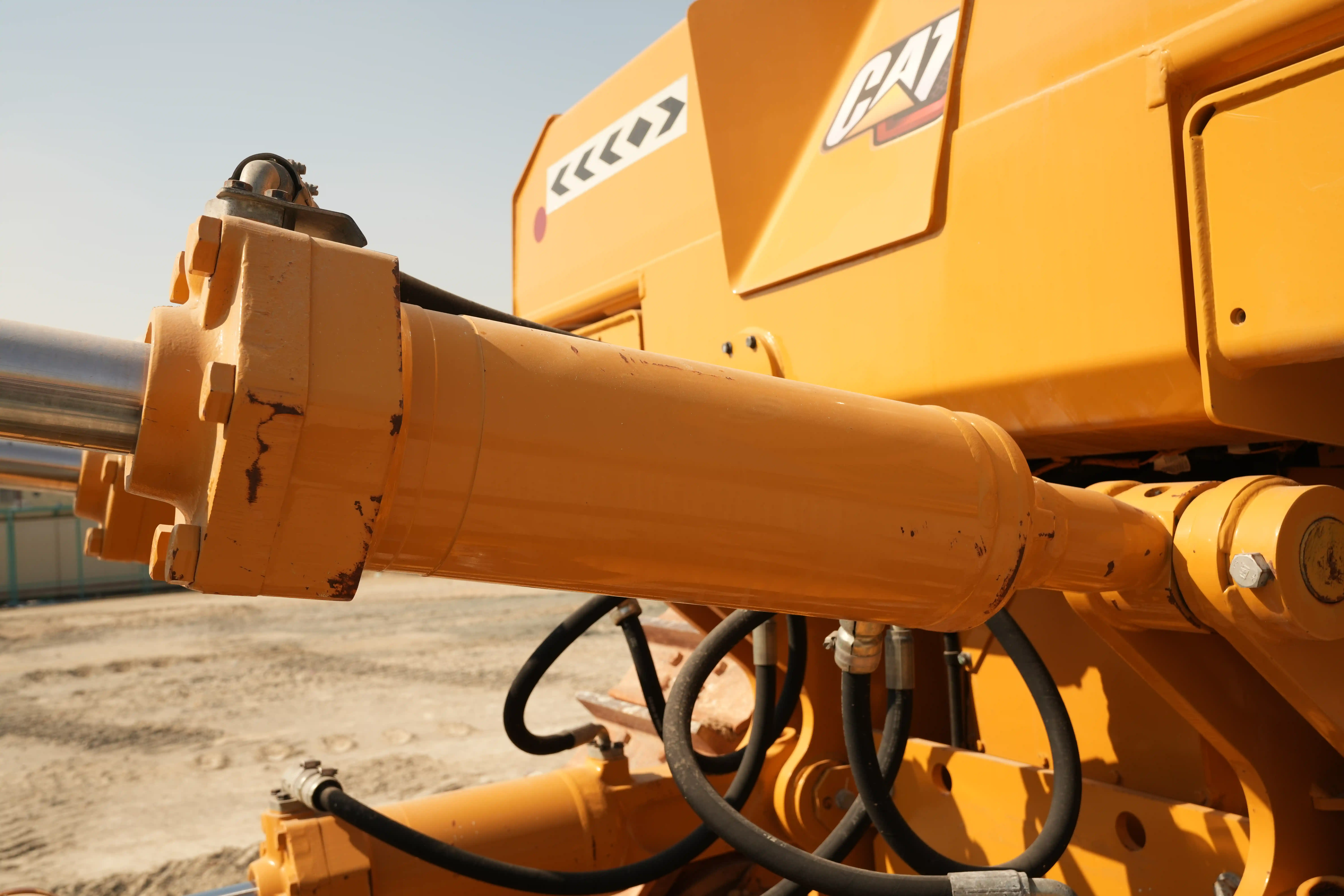 CDB-001-Cat-D8T-crawler-dozer-inspection-hydraulics-ripper-cylinders-2