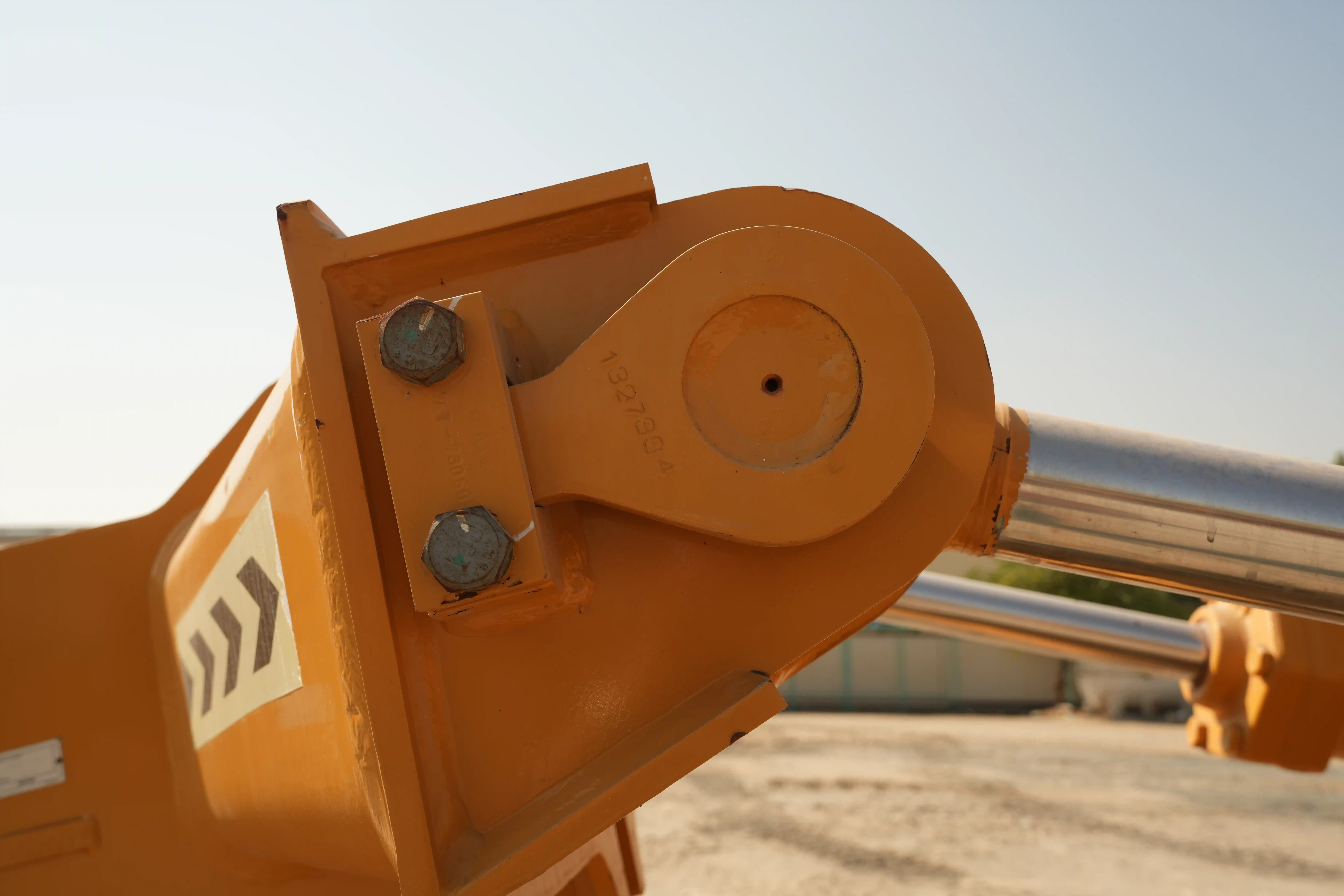 CDB-001-Cat-D8T-crawler-dozer-inspection-hydraulics-ripper-cylinders-3
