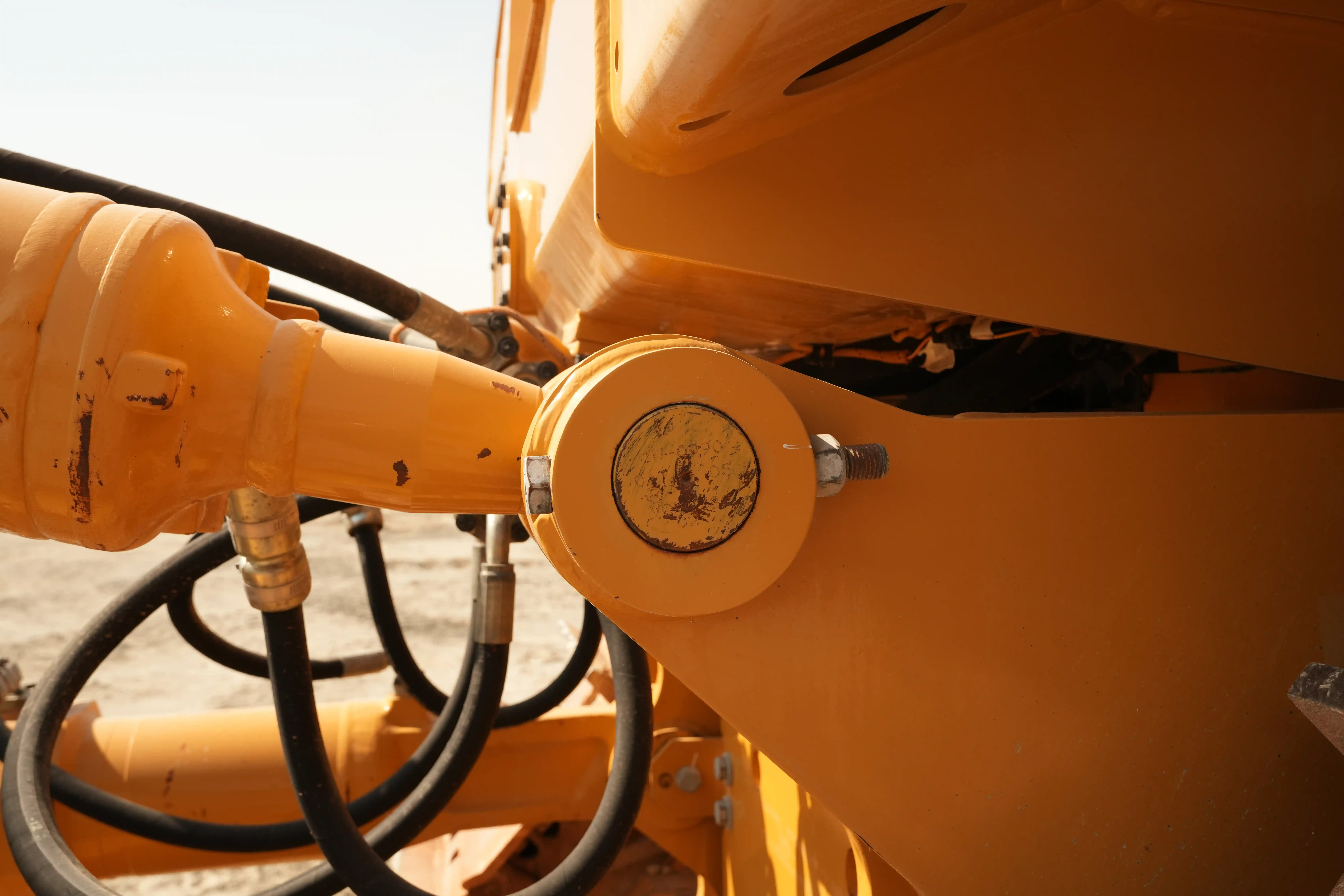 CDB-001-Cat-D8T-crawler-dozer-inspection-hydraulics-ripper-cylinders-4