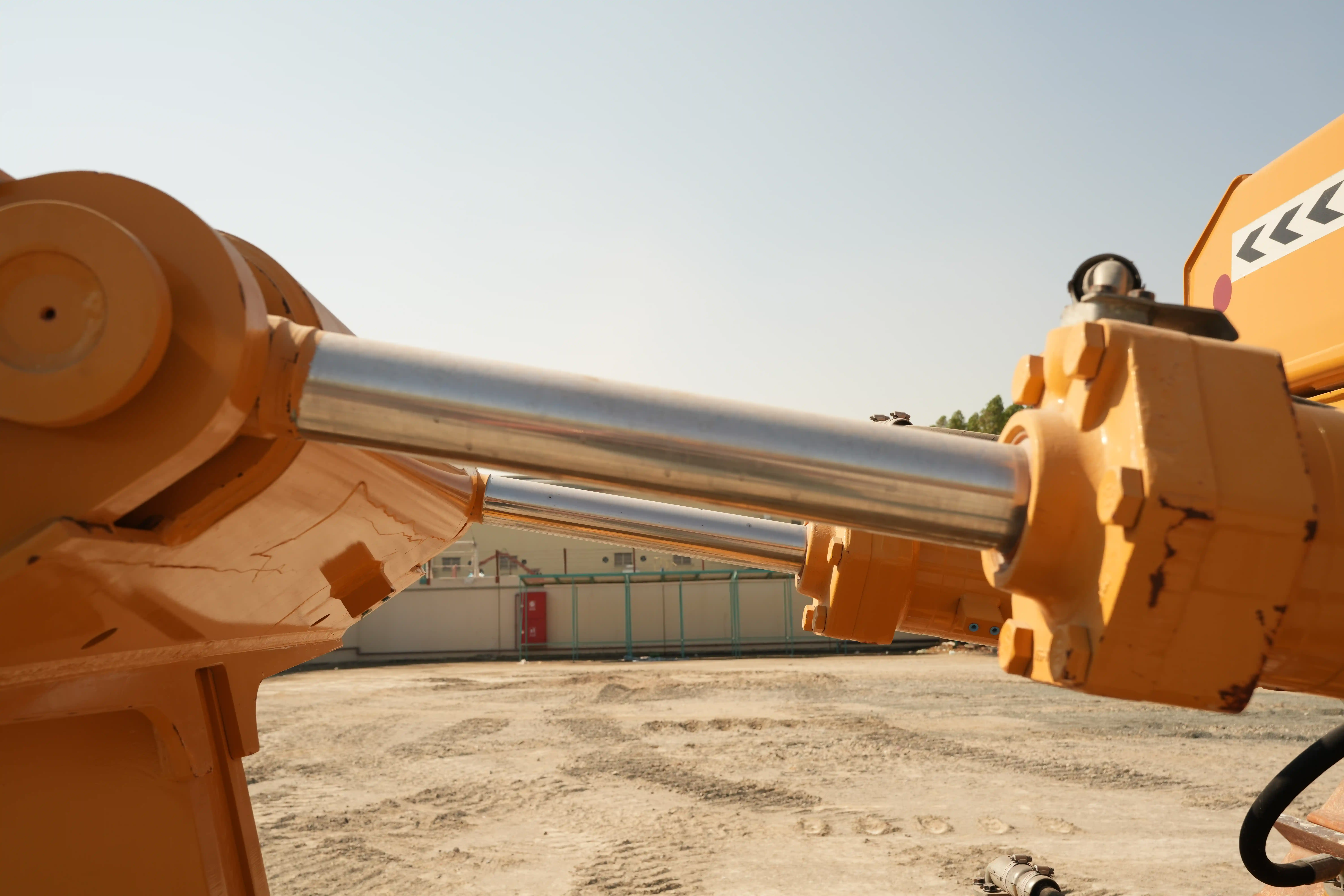 CDB-001-Cat-D8T-crawler-dozer-inspection-hydraulics-ripper-cylinders-5