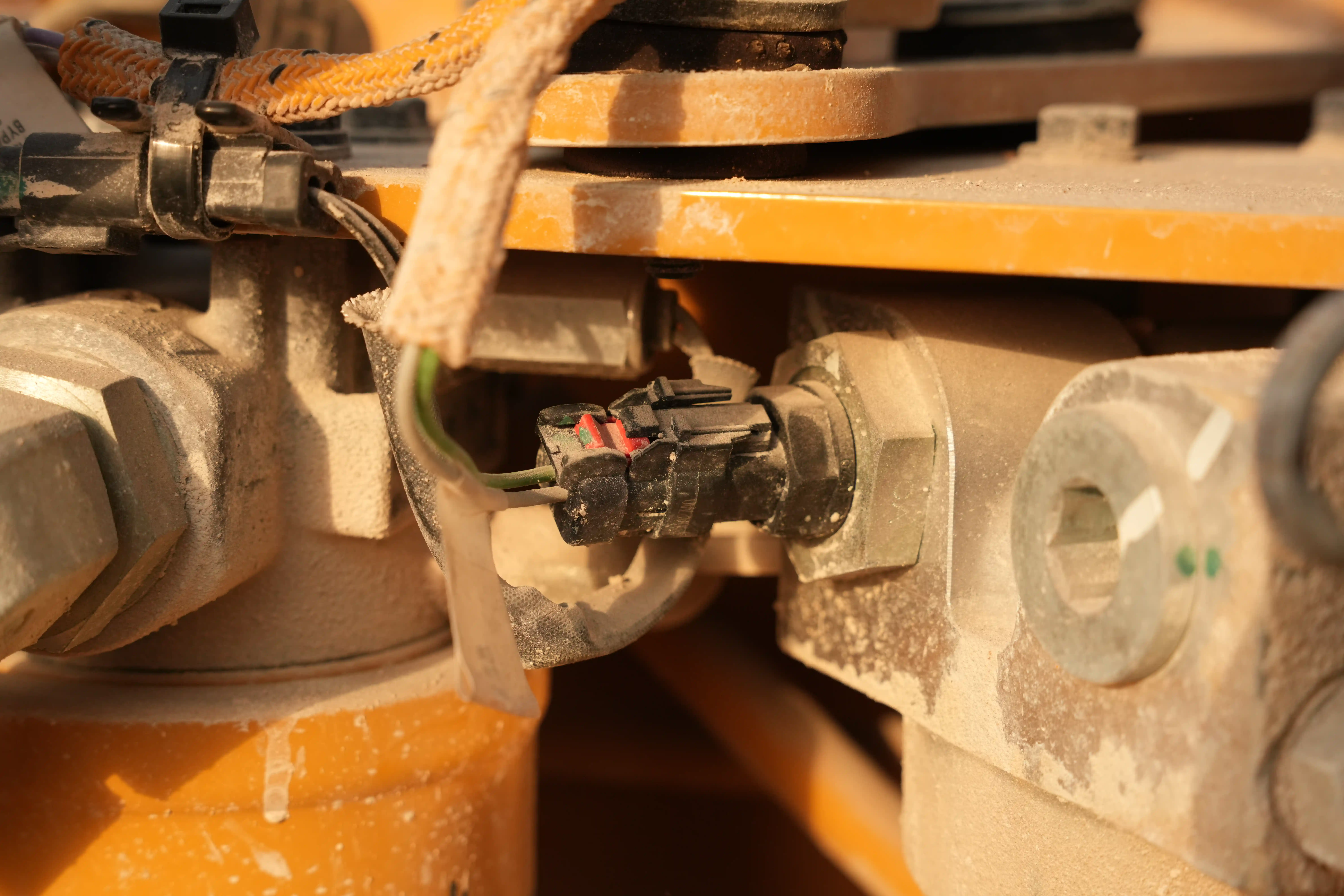CDB-001-Cat-D8T-crawler-dozer-inspection-hydraulics-wiring-harness-1