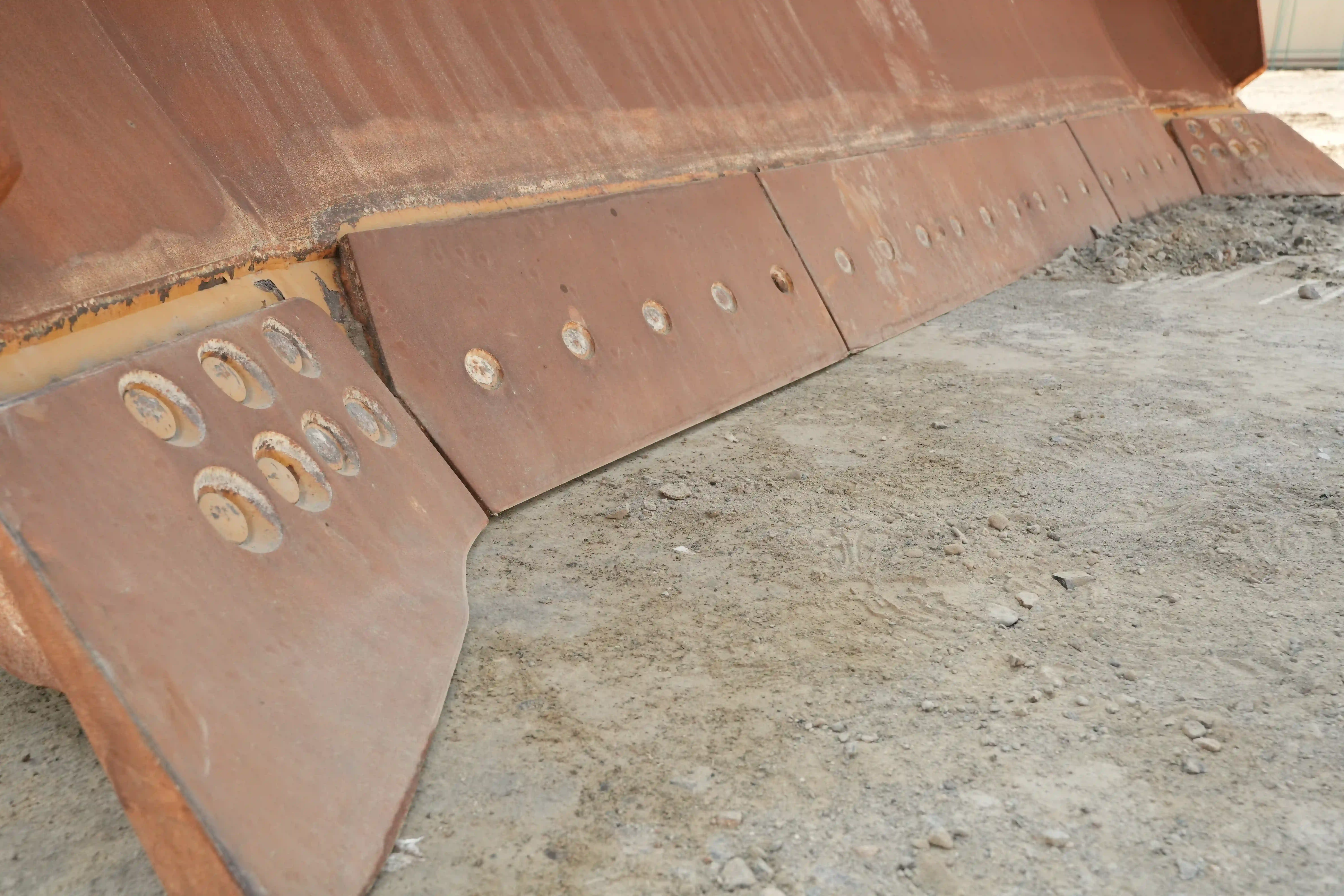 CDB-001-Cat-D8T-crawler-dozer-inspection-attachments-dozer-blade-cutting-edge-1