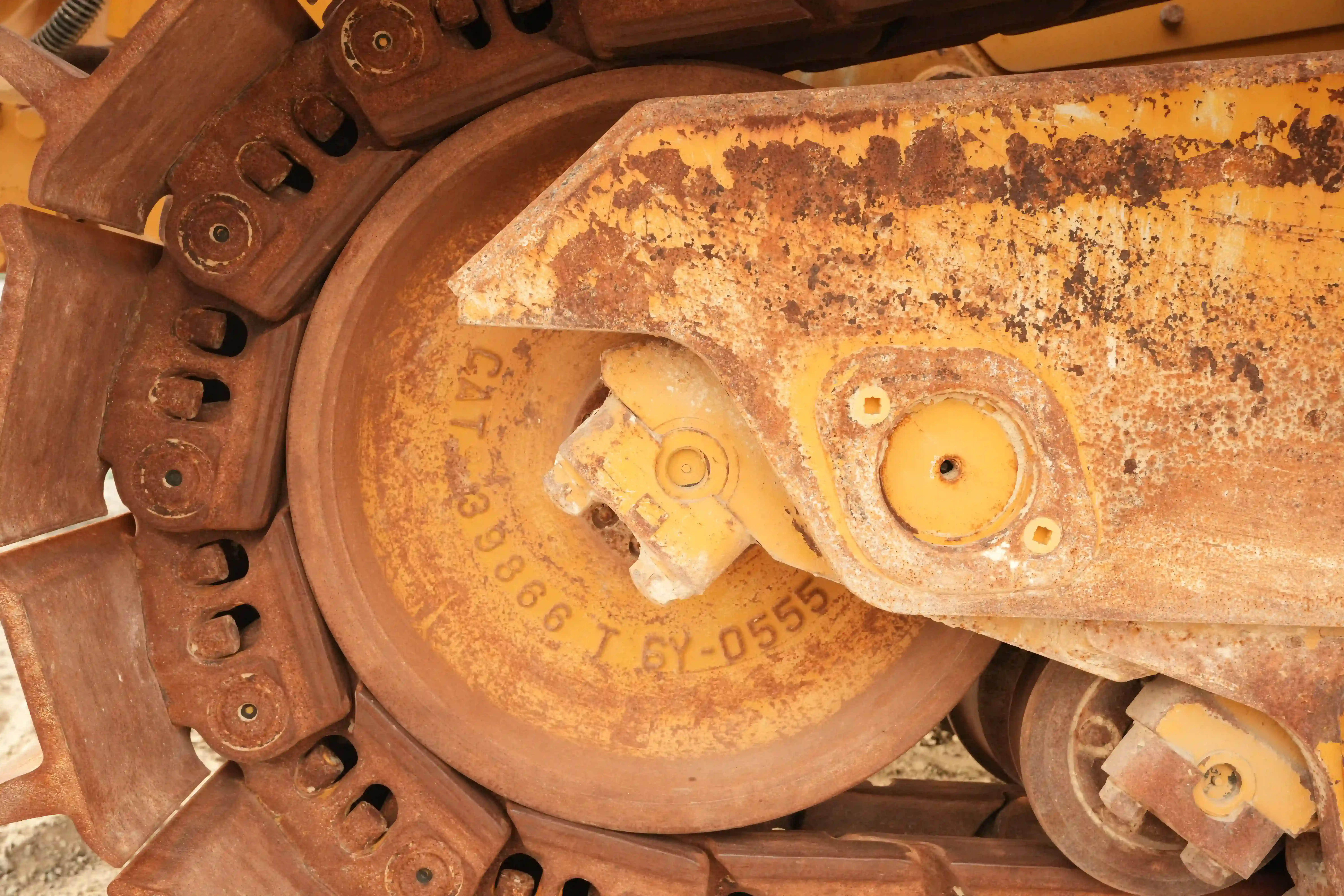CDB-001-Cat-D8T-crawler-dozer-inspection-undercarriage-left-front-idler-1