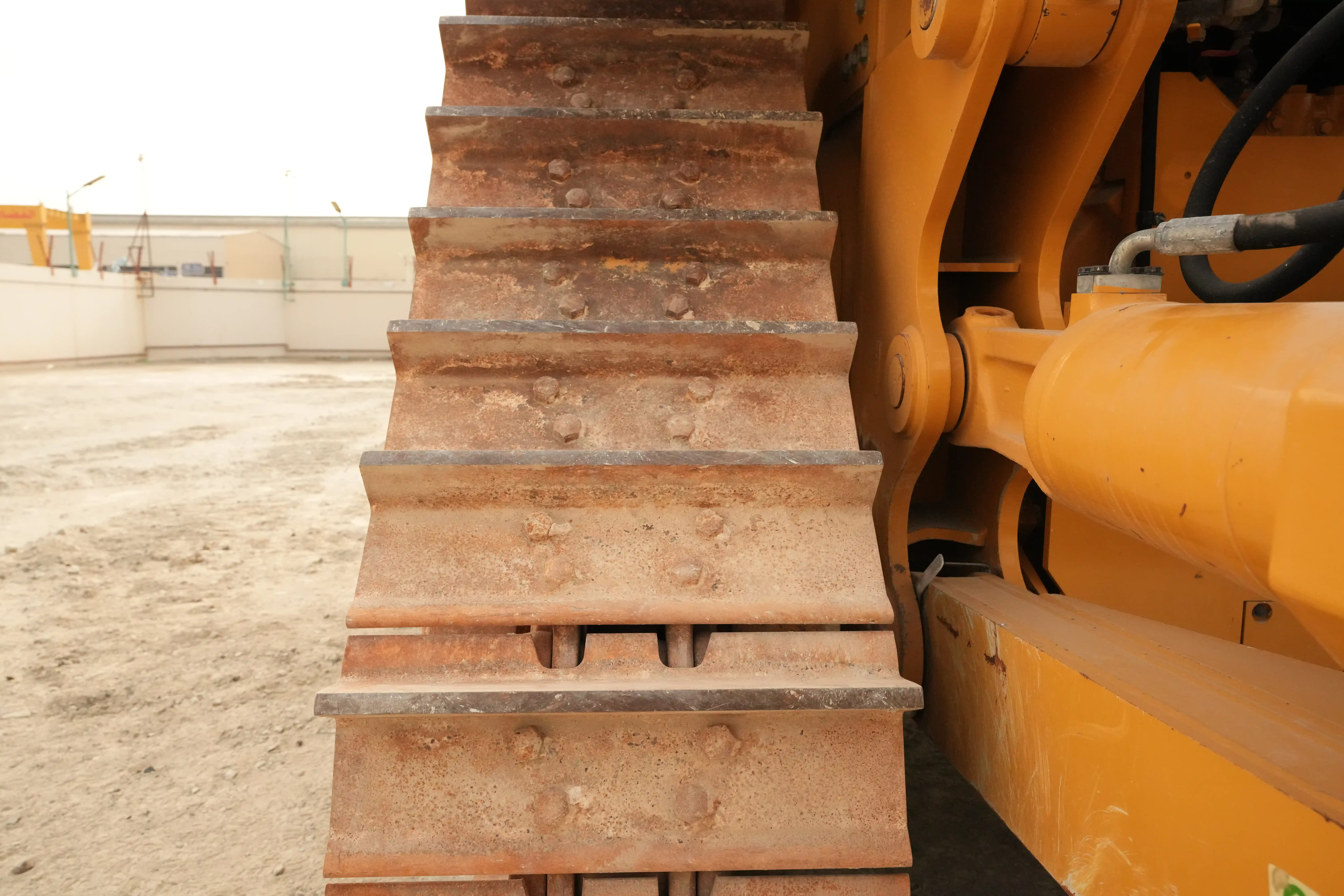 CDB-001-Cat-D8T-crawler-dozer-inspection-undercarriage-left-track-shoes-1