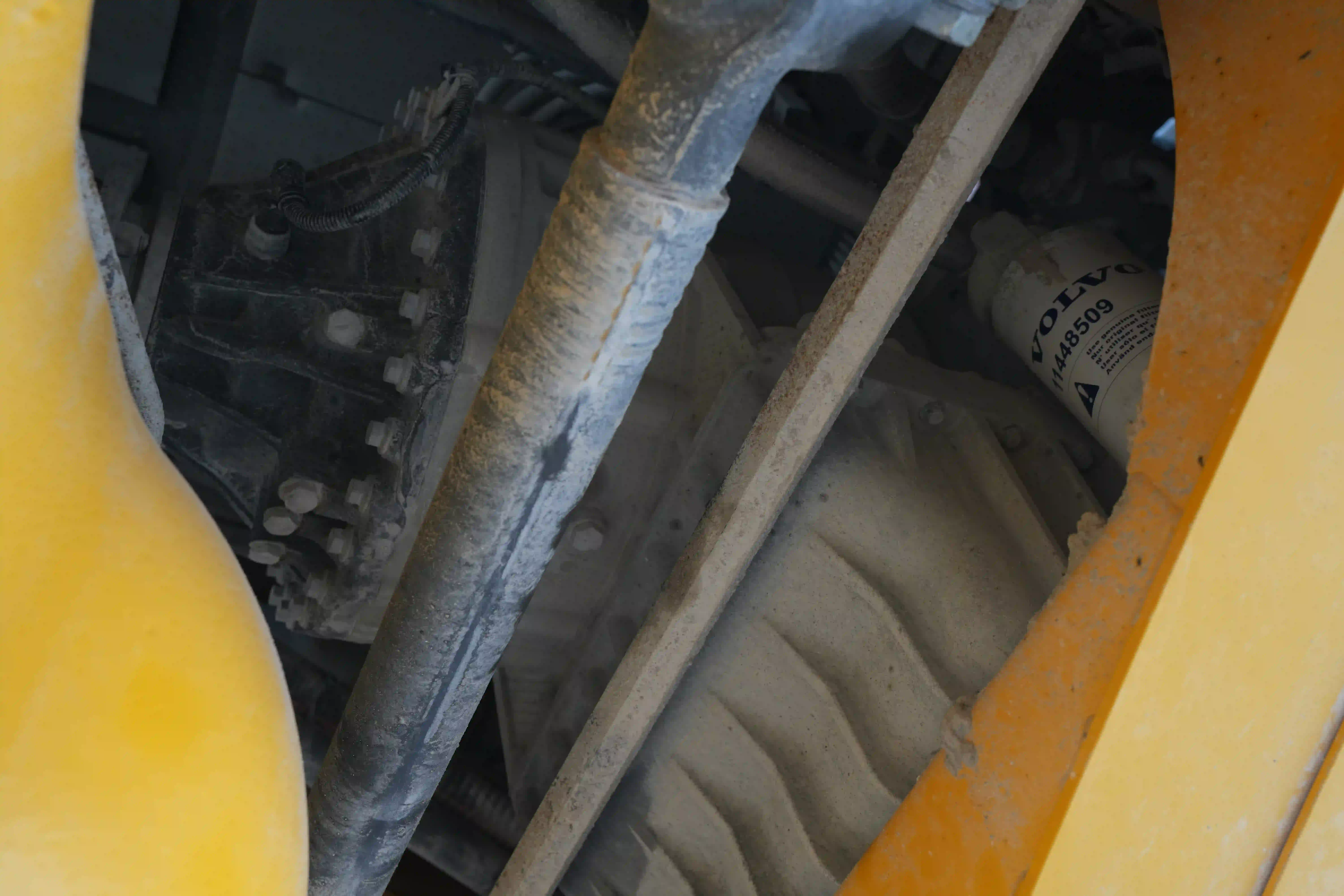 ADT-003-Volvo-A40G-articulated-dump-truck-inspection-drive-system-transmission-case-1