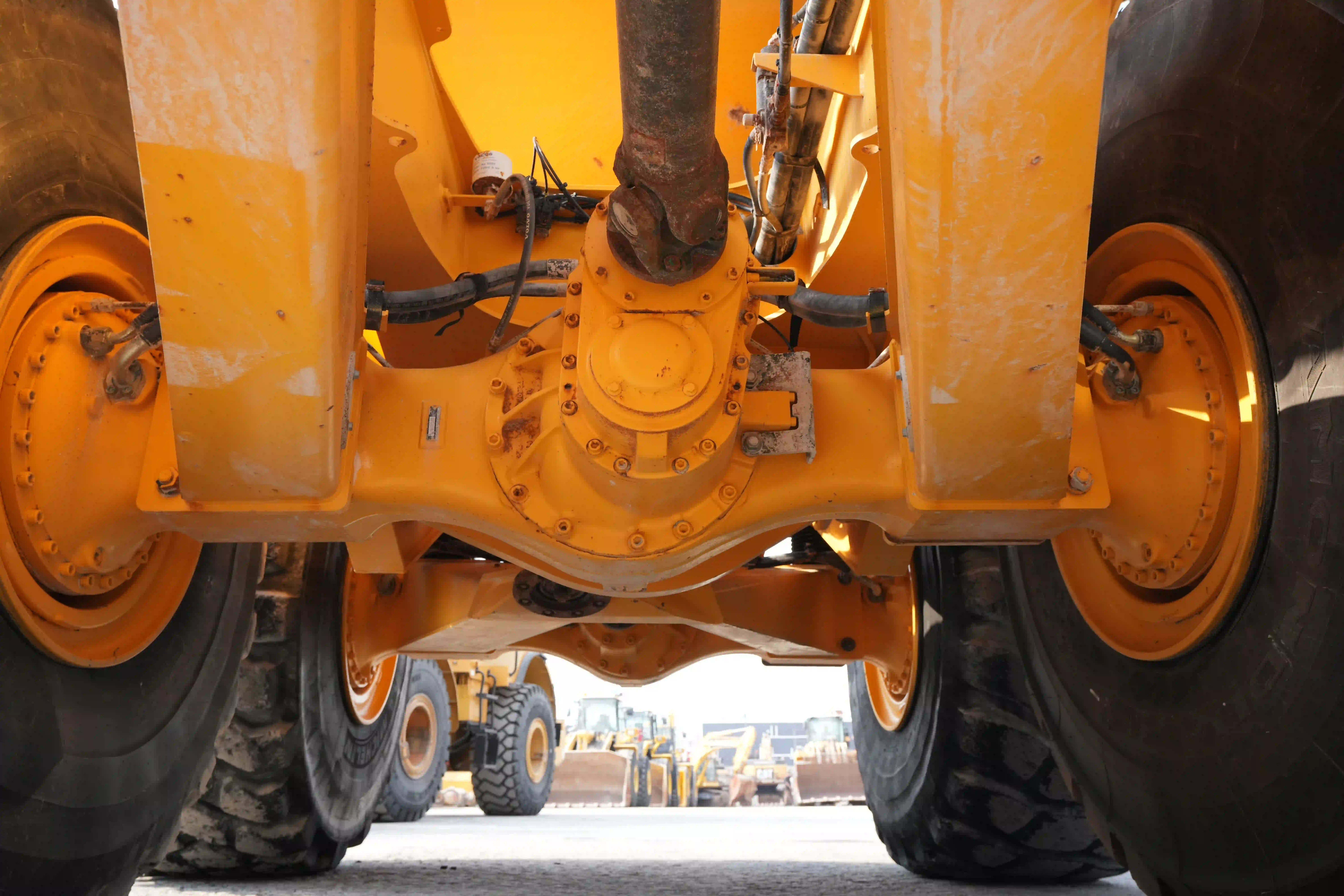 ADT-003-Volvo-A40G-articulated-dump-truck-inspection-drive-system-axle-housing-2