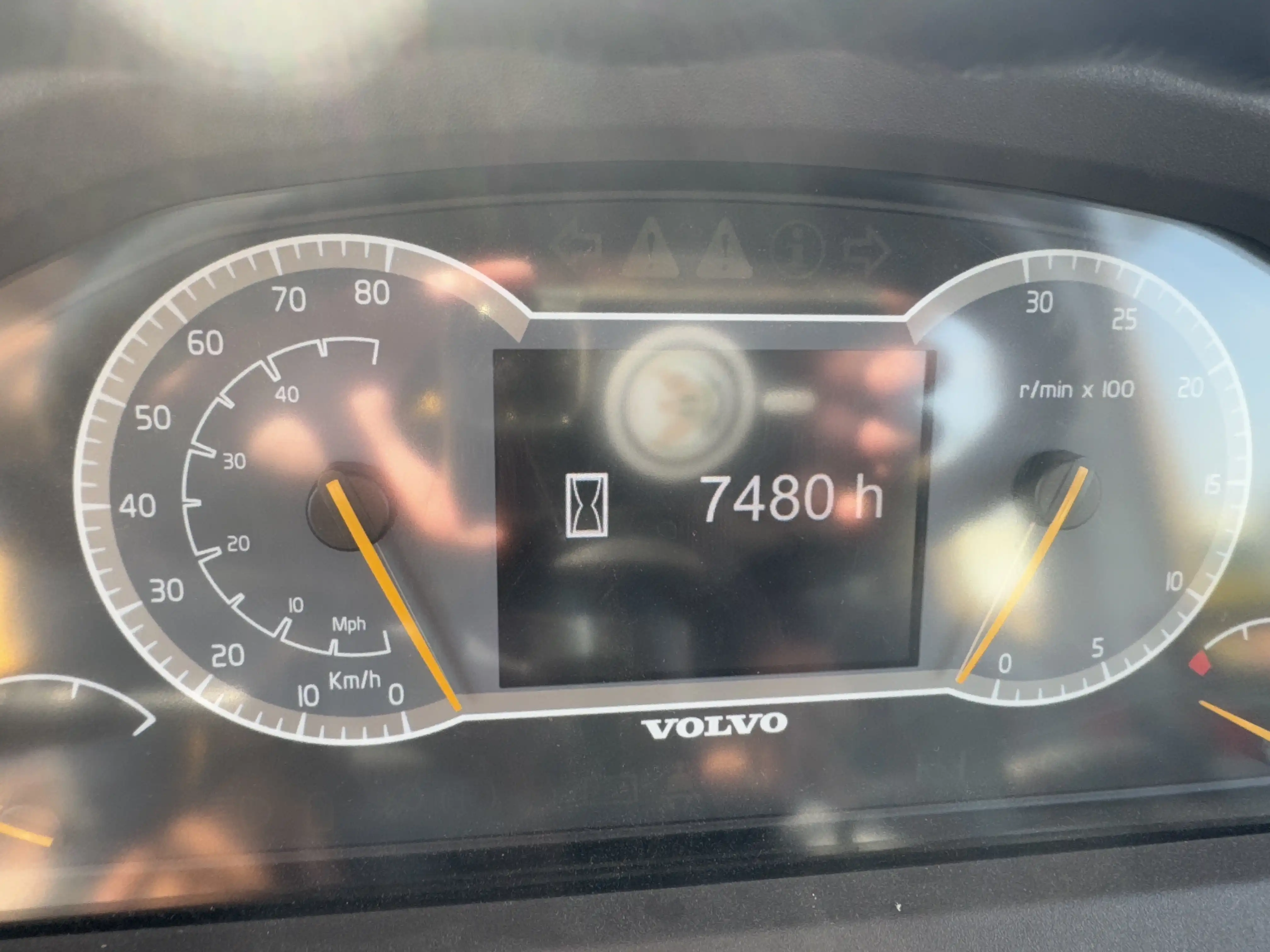 ADT-002-Volvo-A40G-articulated-dump-truck-inspection-general-hour-meter-2