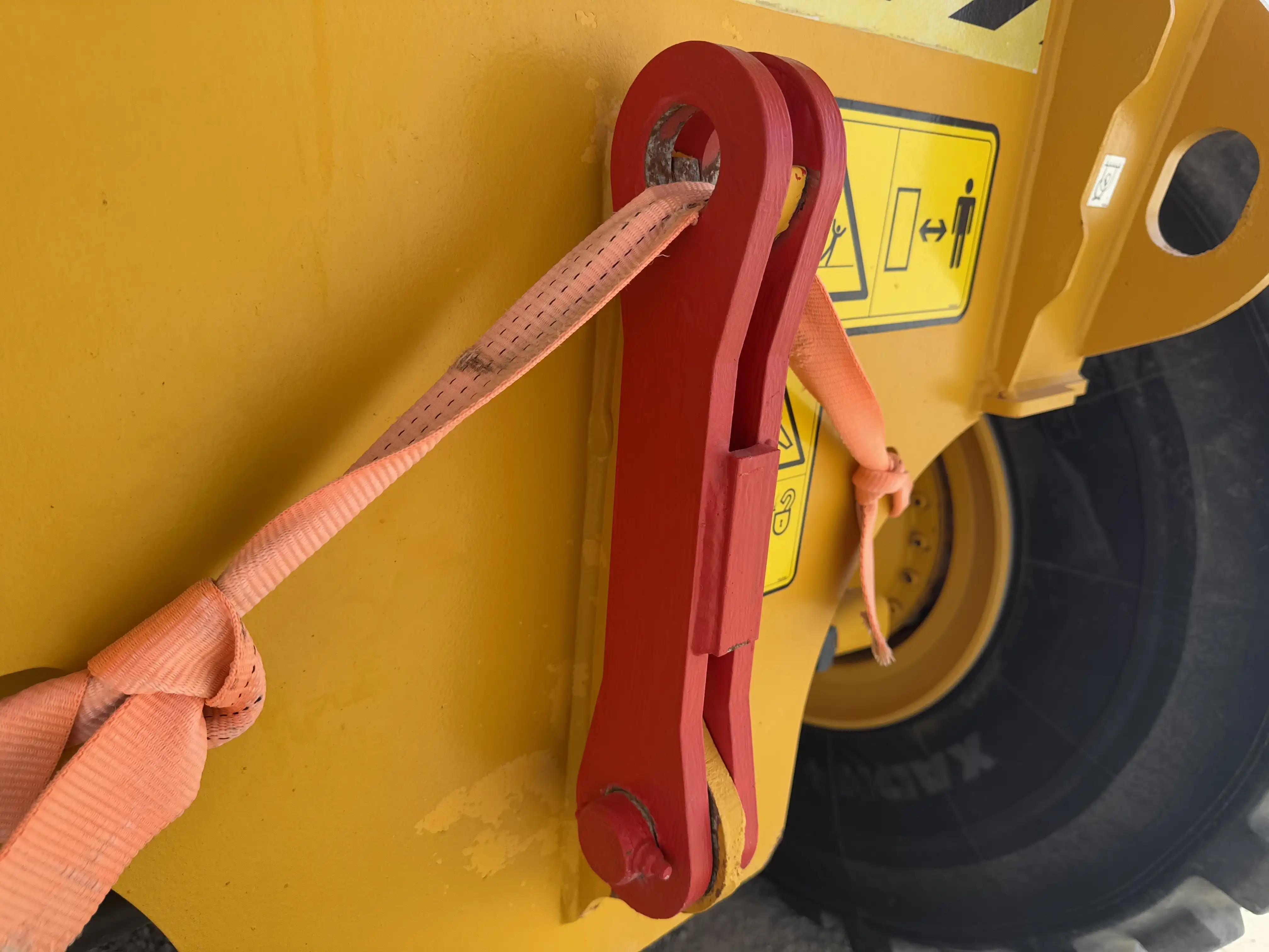 ADT-002-Volvo-A40G-articulated-dump-truck-inspection-safety-dump-box-safety-lock-bar-1