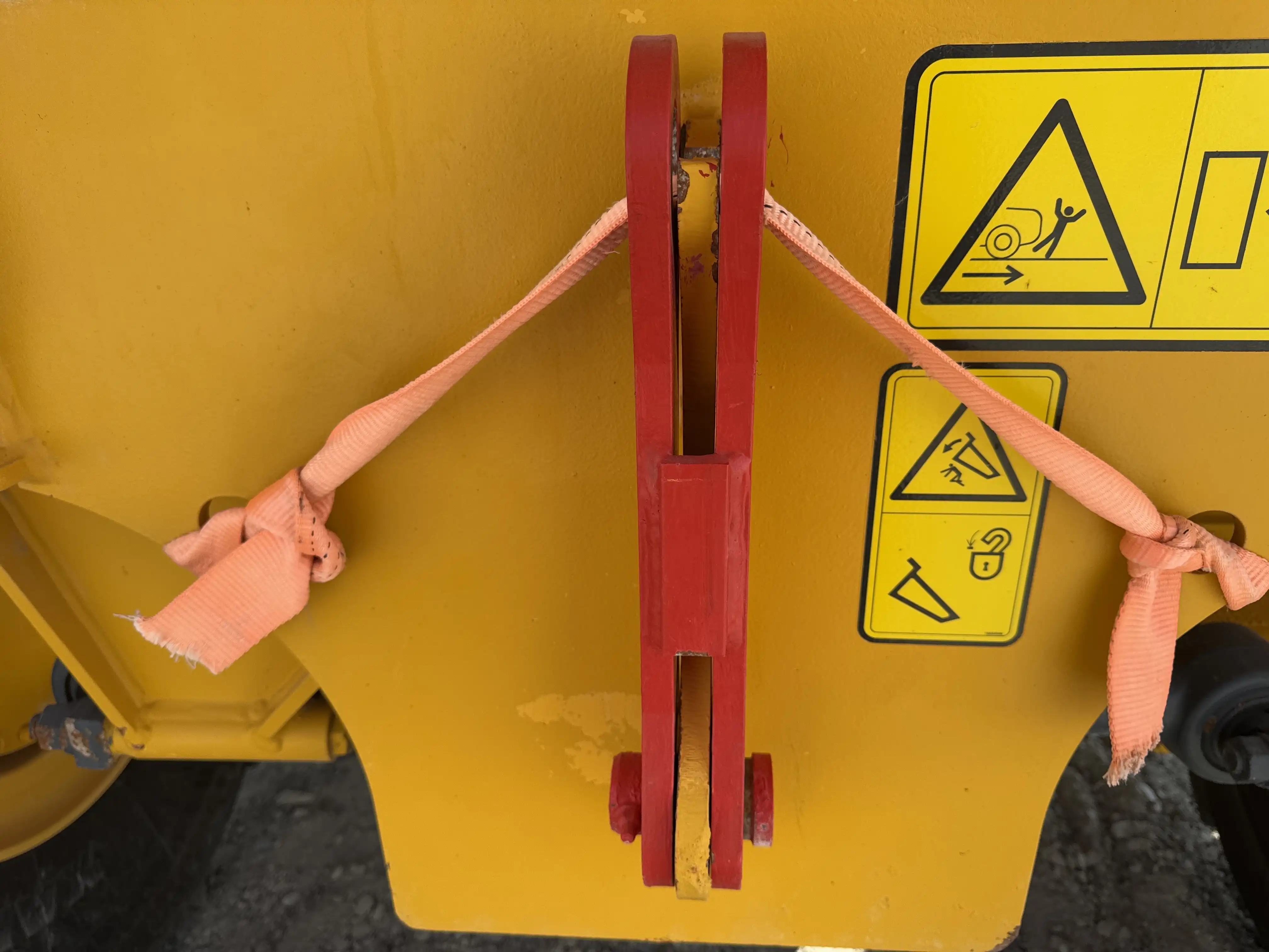 ADT-002-Volvo-A40G-articulated-dump-truck-inspection-safety-dump-box-safety-lock-bar-2