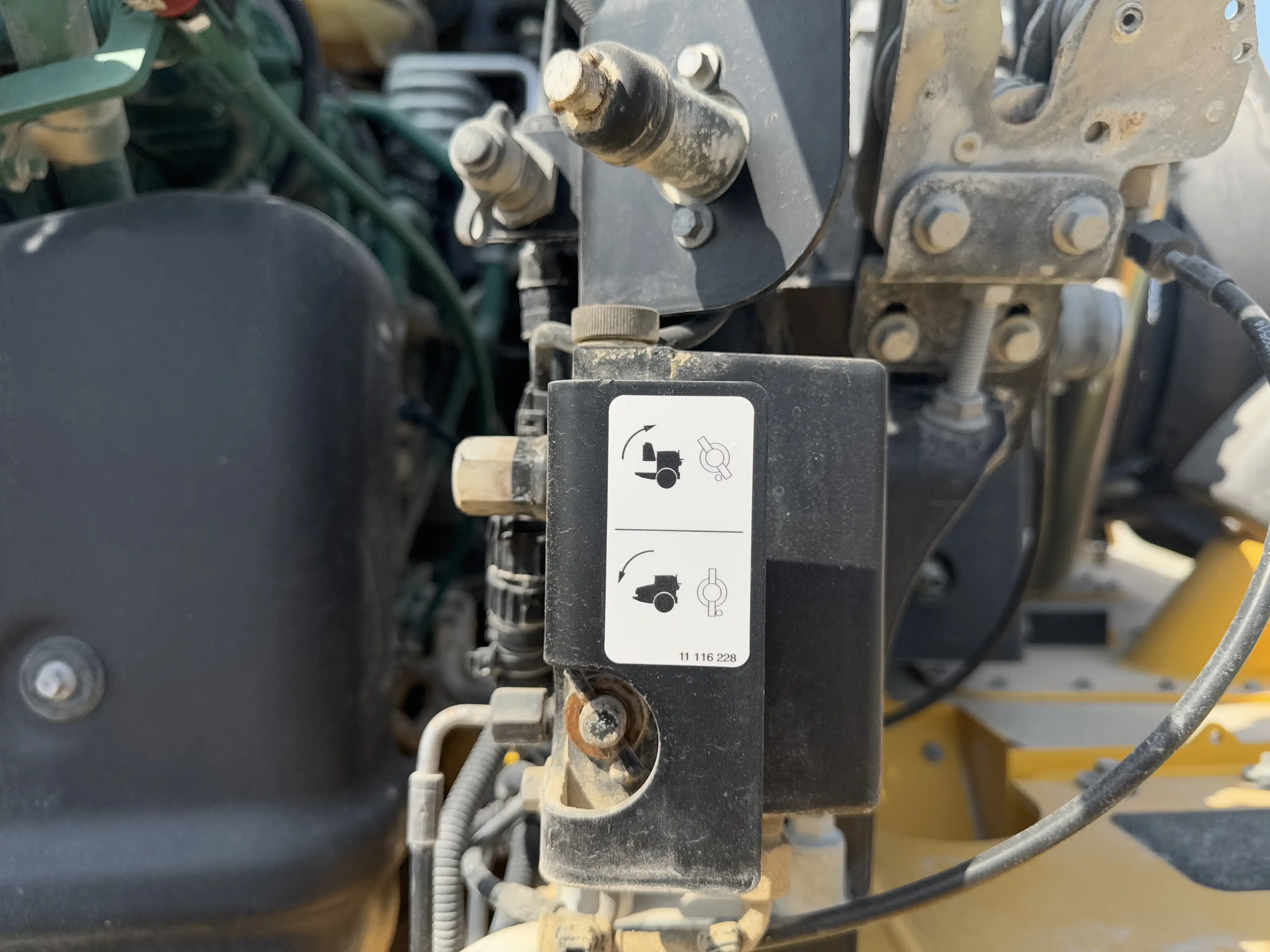 ADT-002-Volvo-A40G-articulated-dump-truck-inspection-hydraulics-hood-release-and-close-system-1