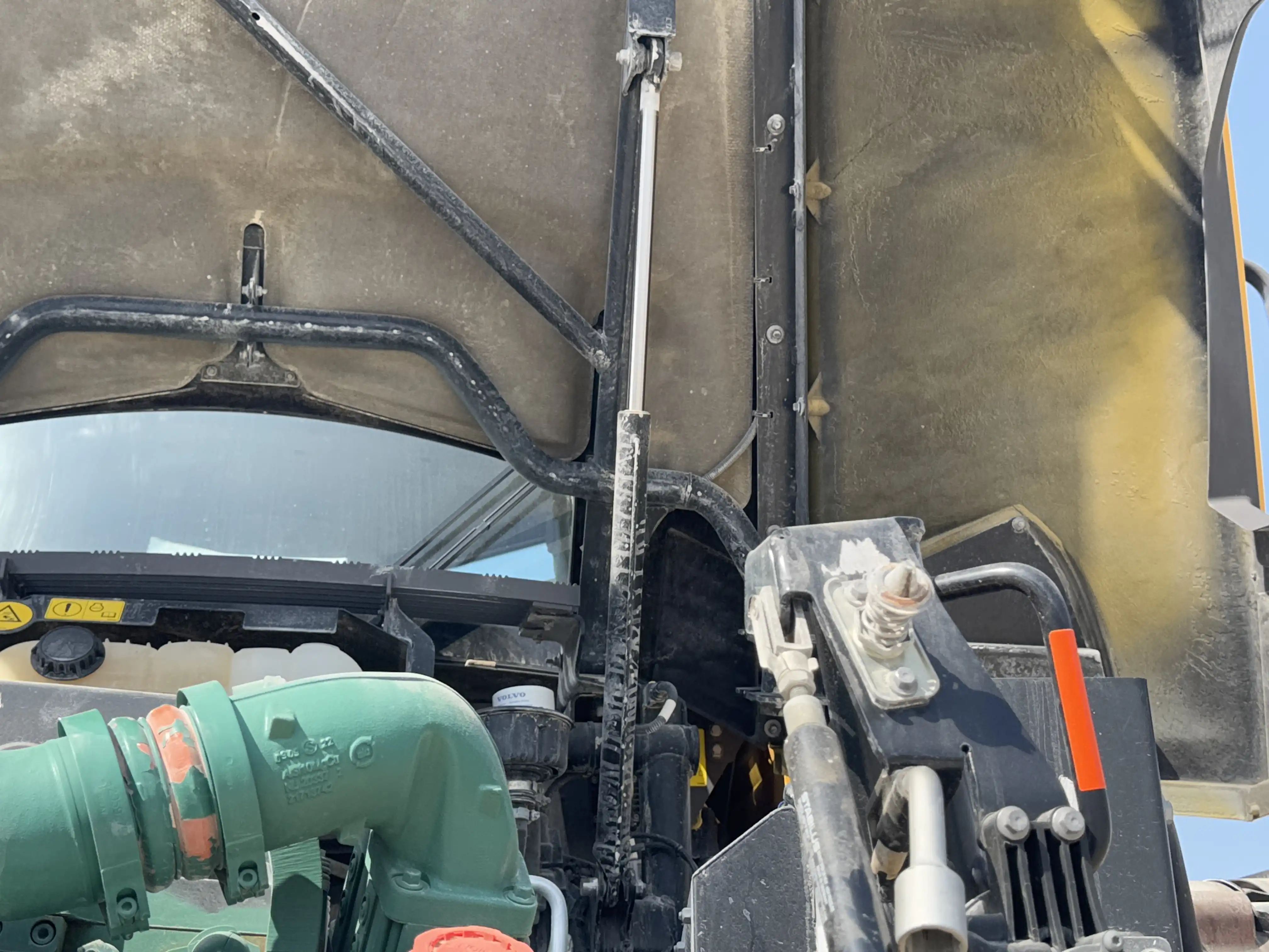 ADT-002-Volvo-A40G-articulated-dump-truck-inspection-hydraulics-hood-release-and-close-system-2