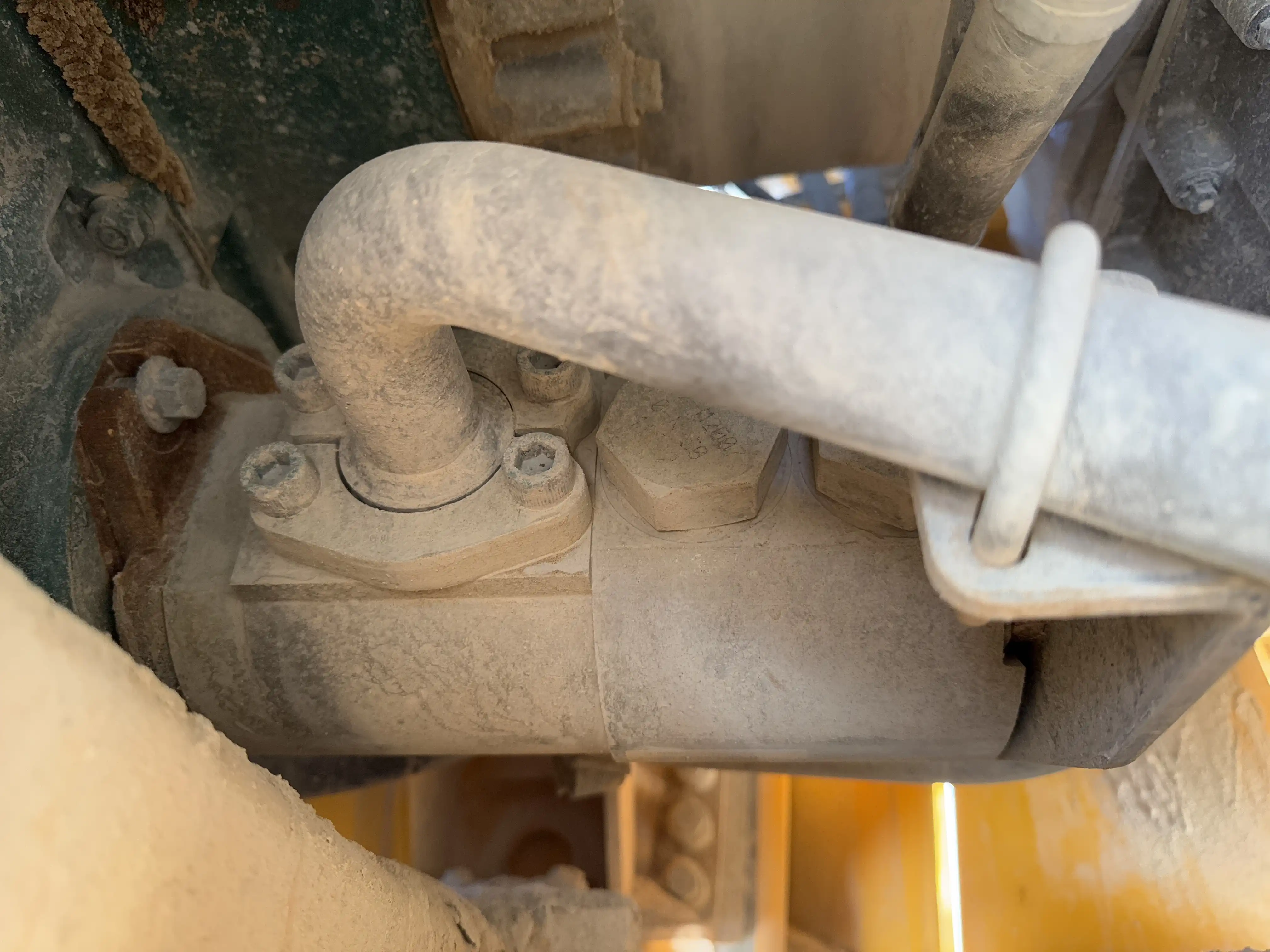ADT-002-Volvo-A40G-articulated-dump-truck-inspection-hydraulics-hydraulic-pump-1