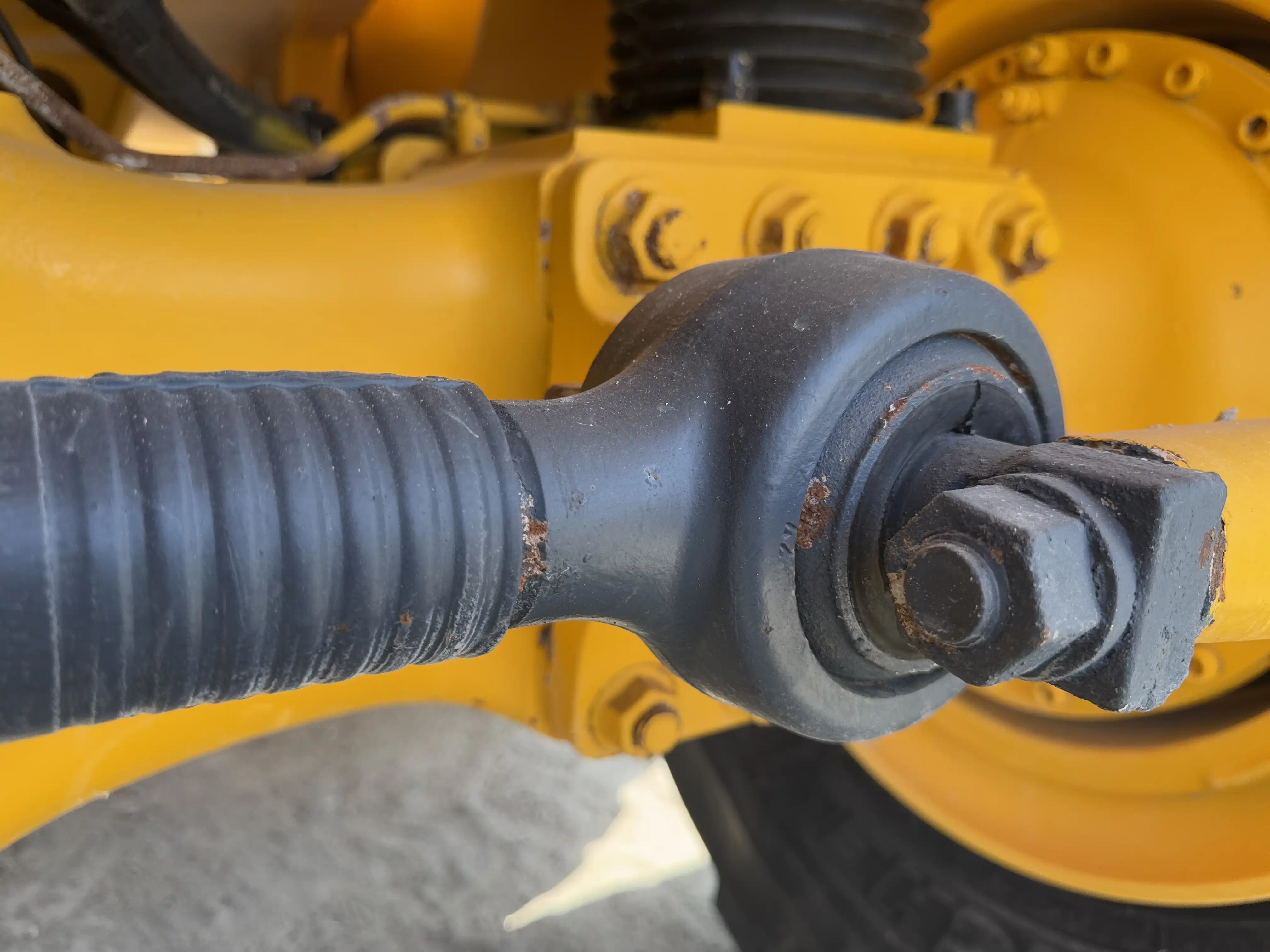ADT-002-Volvo-A40G-articulated-dump-truck-inspection-chassis-cross-stay-2