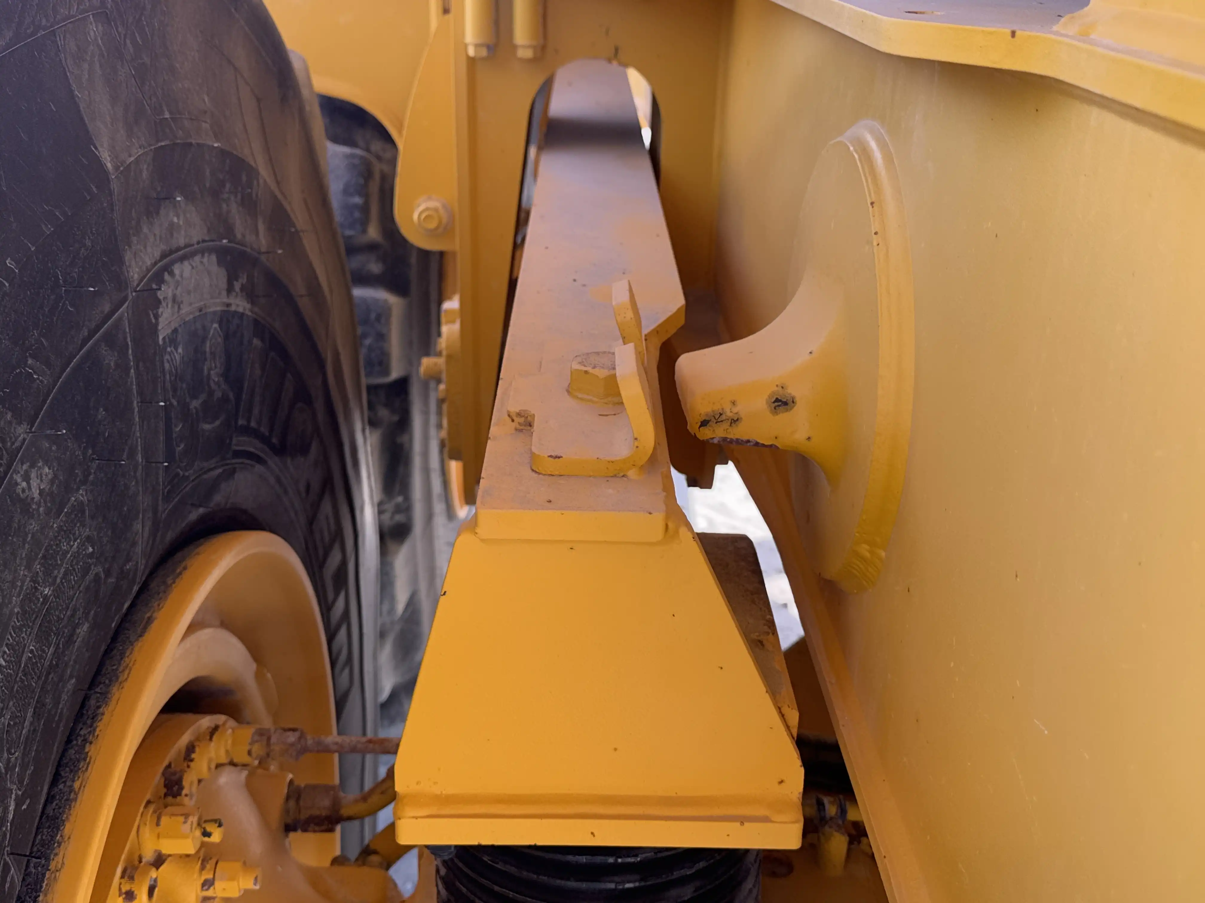 ADT-002-Volvo-A40G-articulated-dump-truck-inspection-chassis-bogie-beams-1