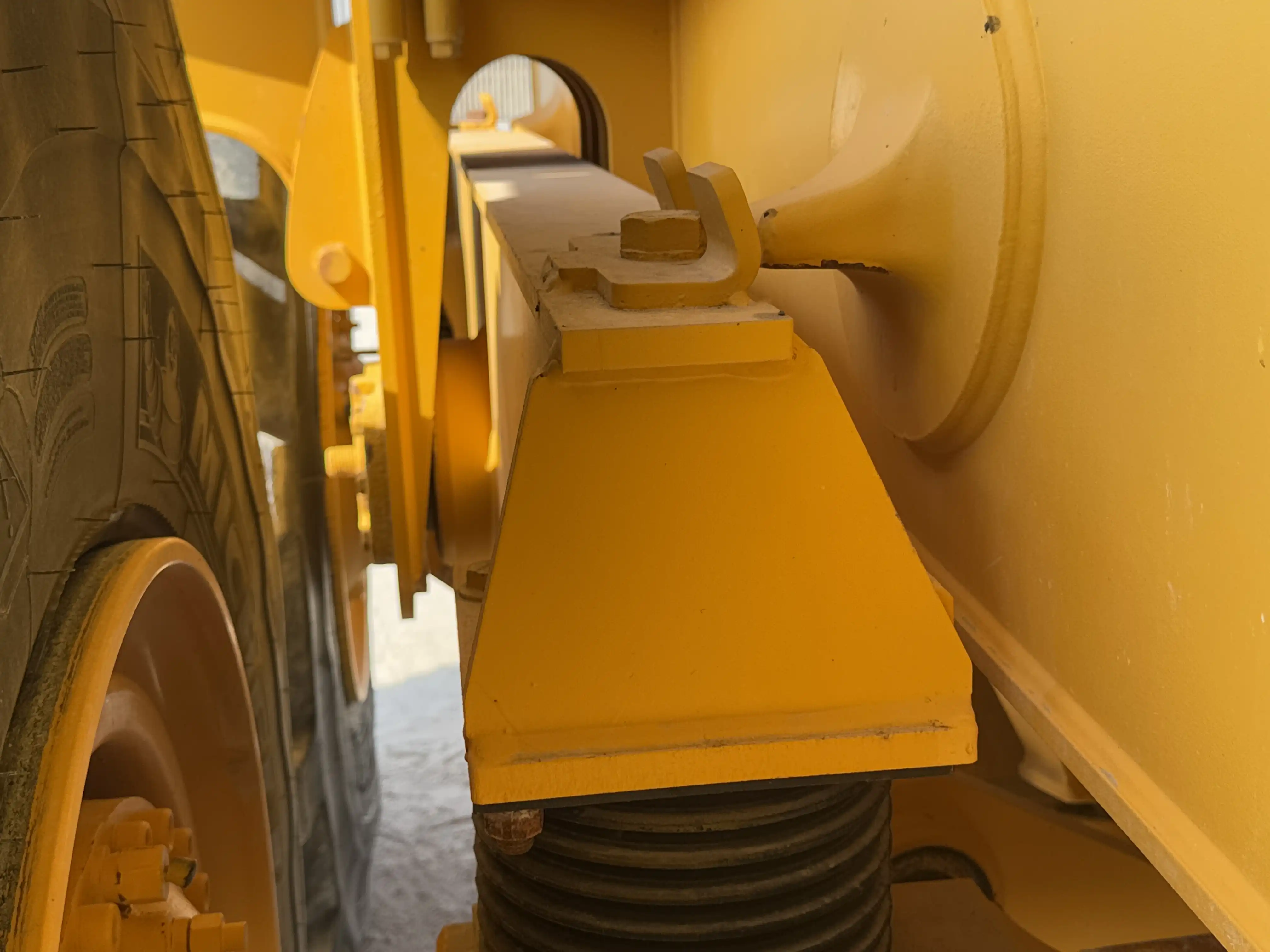 ADT-002-Volvo-A40G-articulated-dump-truck-inspection-chassis-bogie-beams-3