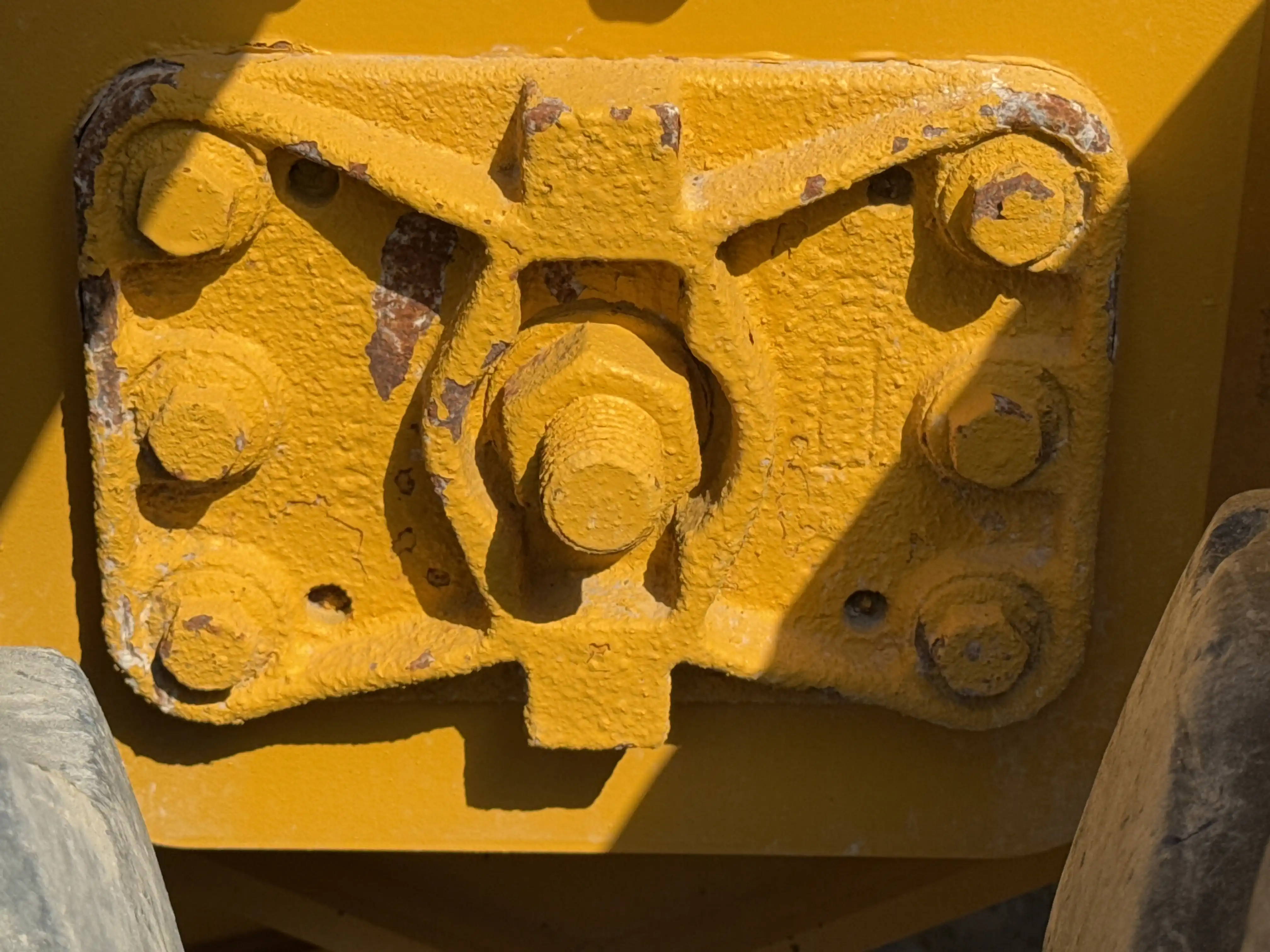 ADT-002-Volvo-A40G-articulated-dump-truck-inspection-chassis-bogie-beams-4