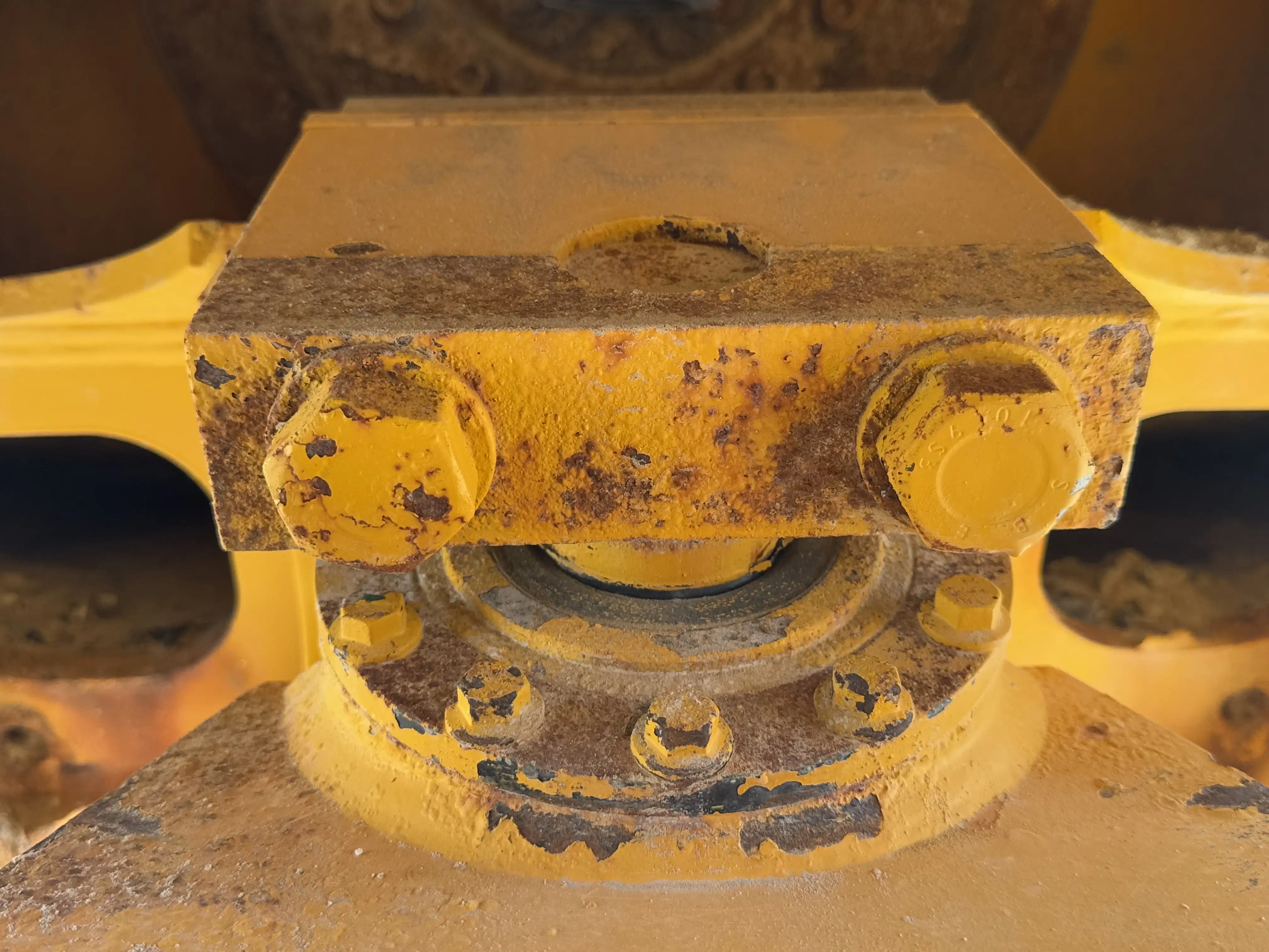ADT-002-Volvo-A40G-articulated-dump-truck-inspection-chassis-A-frame-1