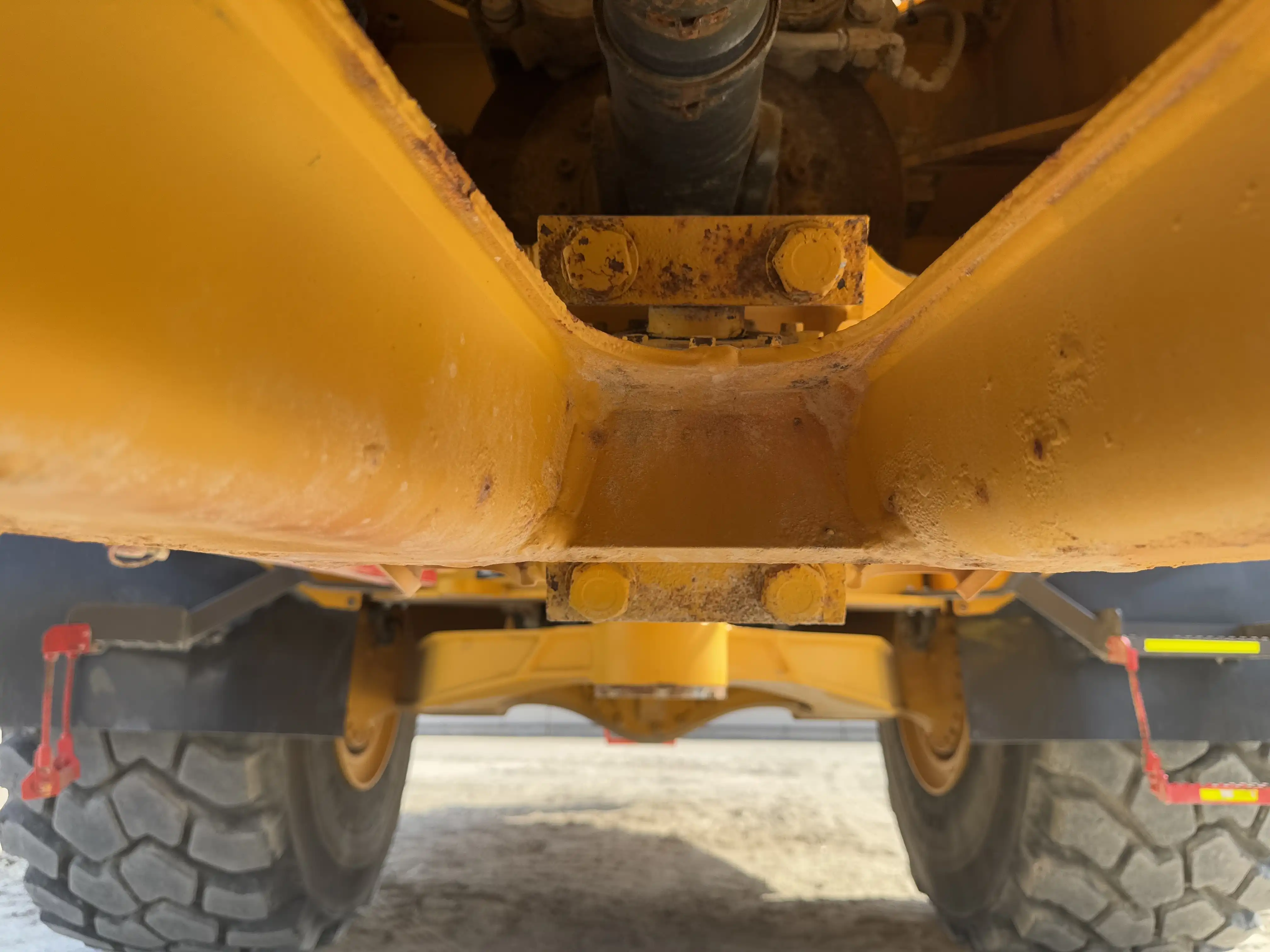 ADT-002-Volvo-A40G-articulated-dump-truck-inspection-chassis-A-frame-2