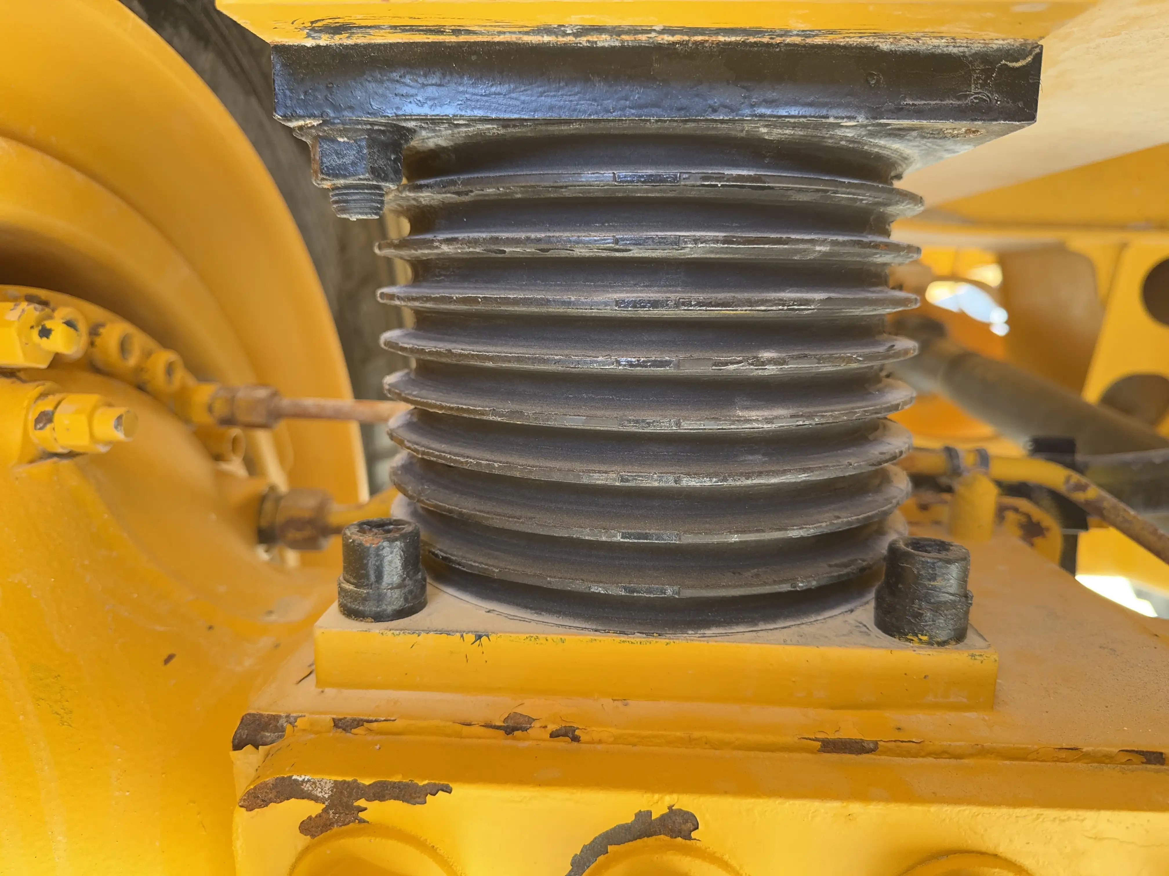 ADT-002-Volvo-A40G-articulated-dump-truck-inspection-chassis-bogie-rubber-springs-2