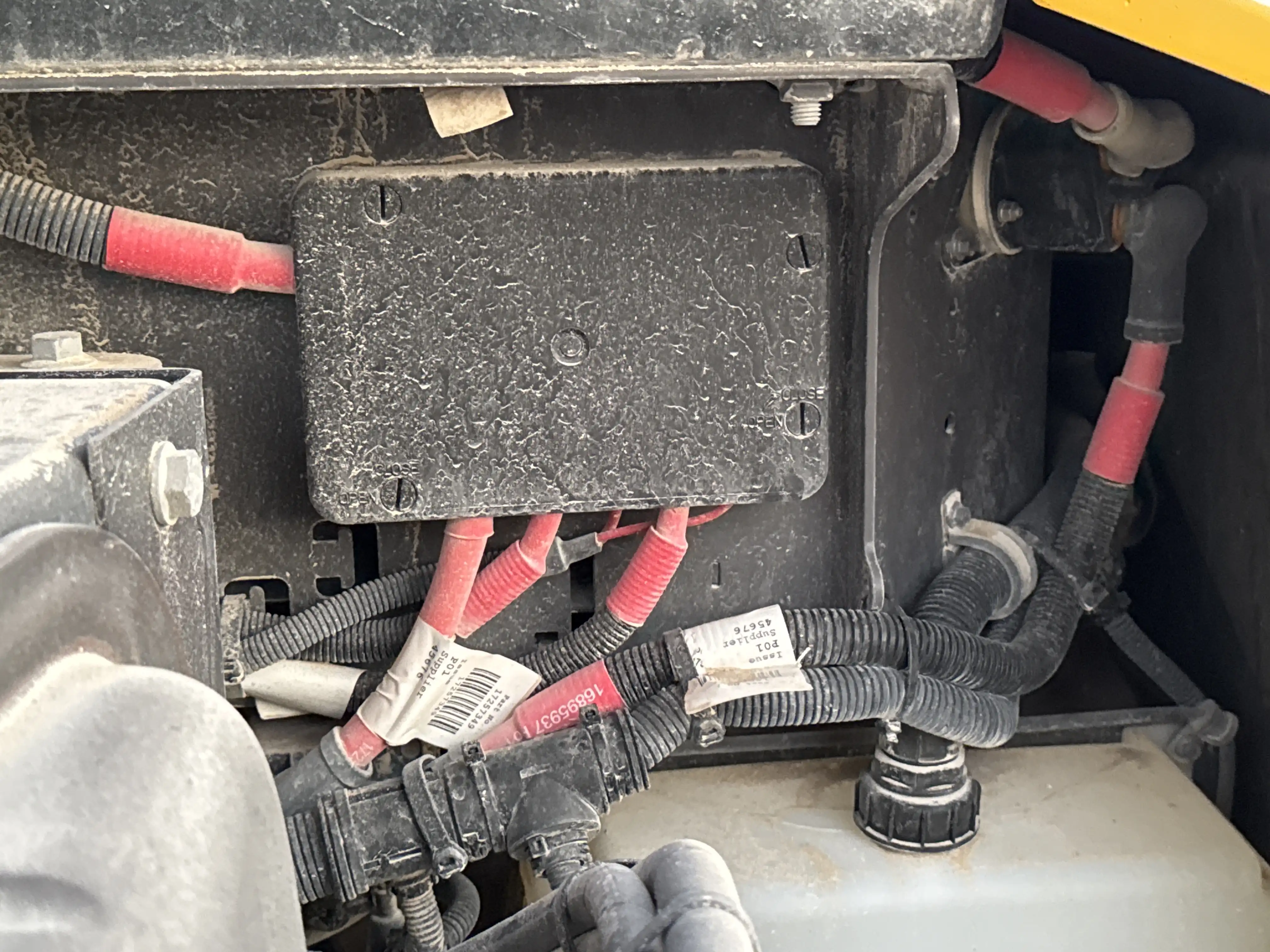 ADT-002-Volvo-A40G-articulated-dump-truck-inspection-electronic-main-harness-3