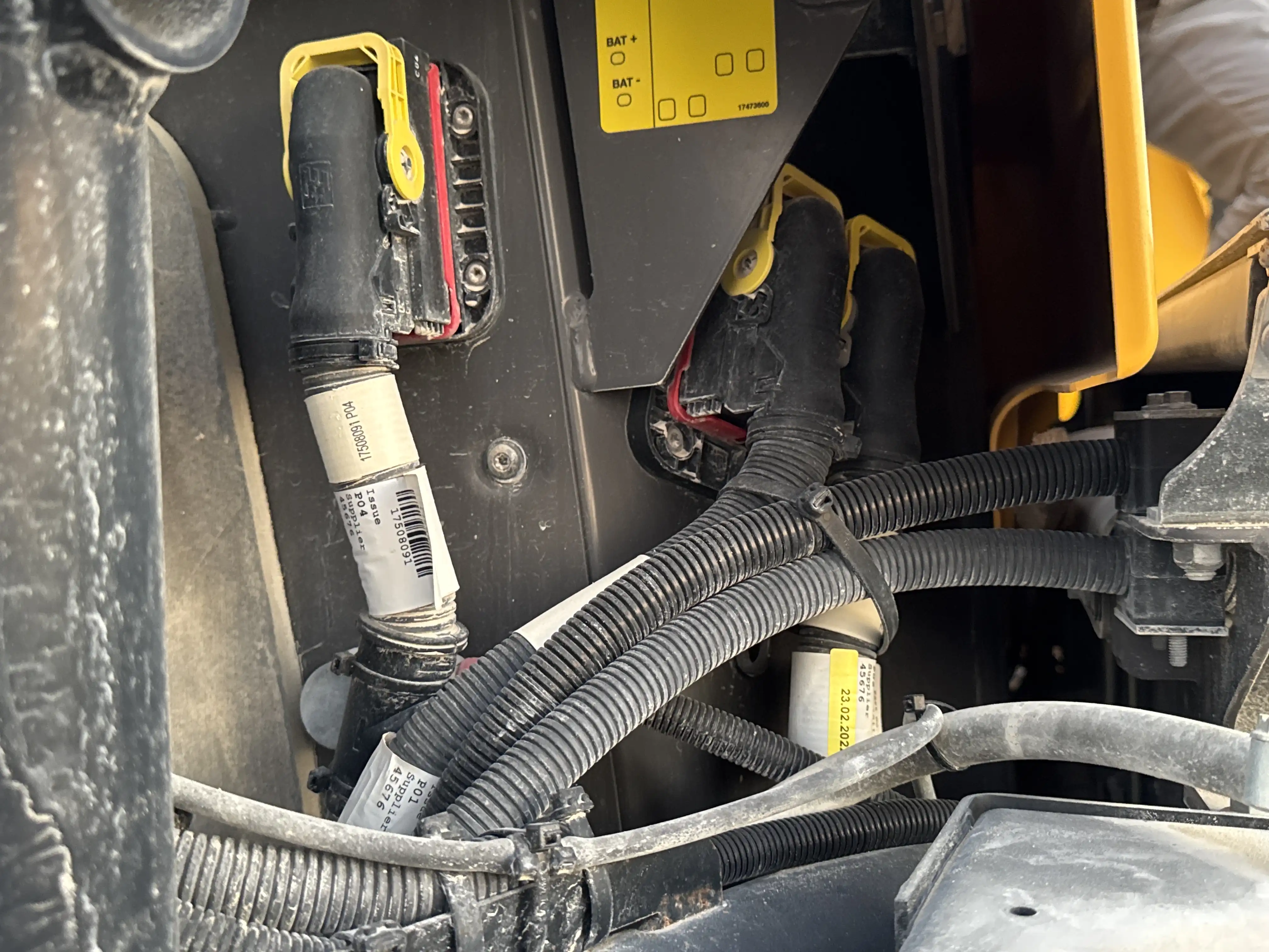 ADT-002-Volvo-A40G-articulated-dump-truck-inspection-electronic-main-harness-4