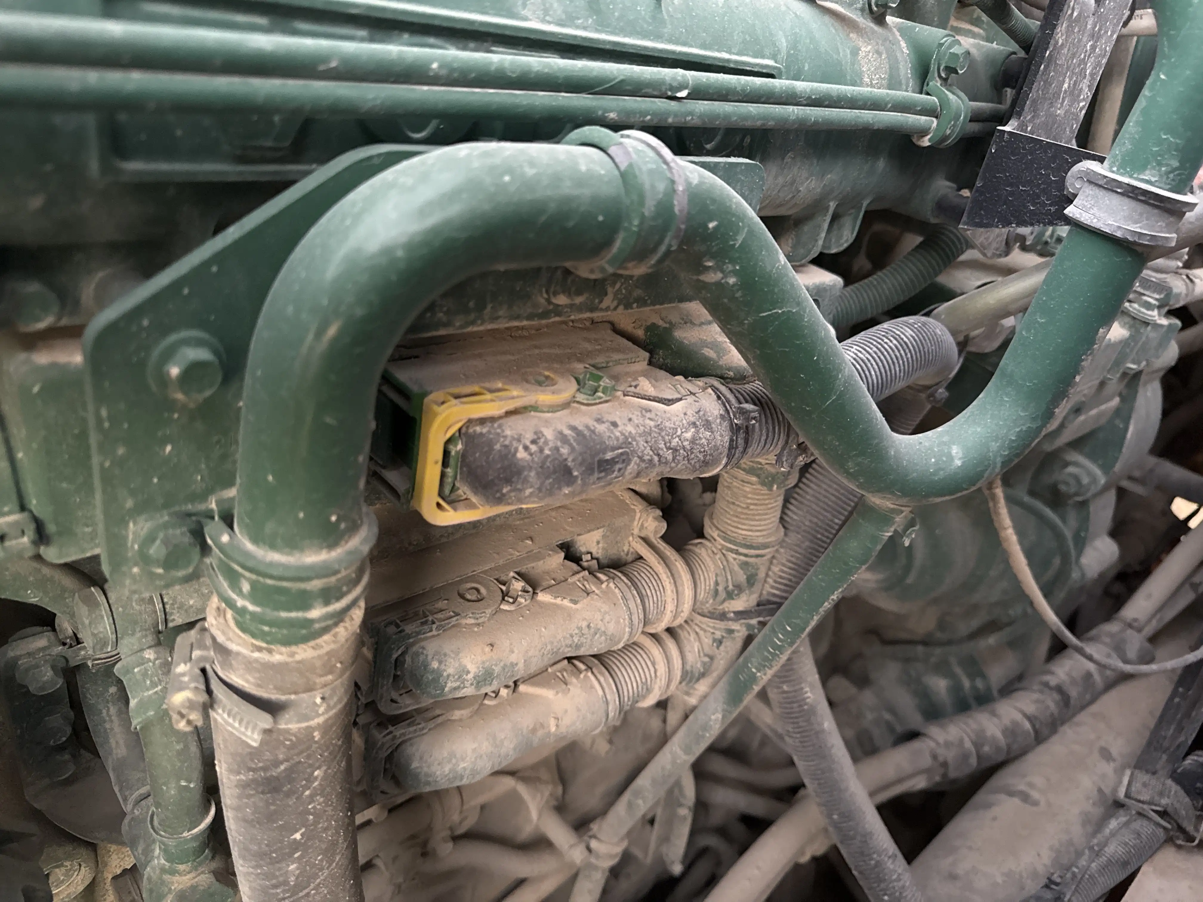 ADT-002-Volvo-A40G-articulated-dump-truck-inspection-electronic-main-harness-5
