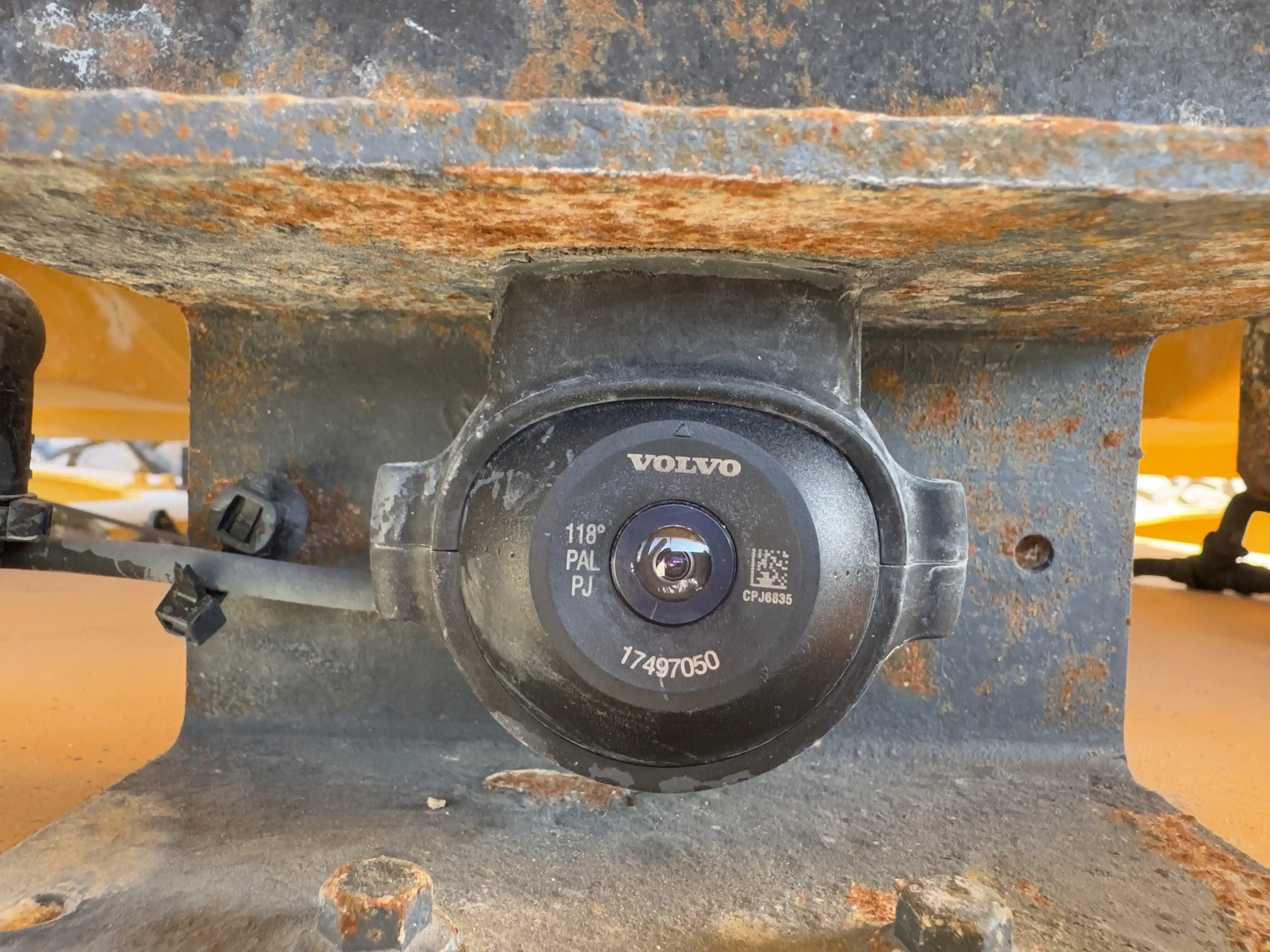 ADT-002-Volvo-A40G-articulated-dump-truck-inspection-electronic-rear-camera-2