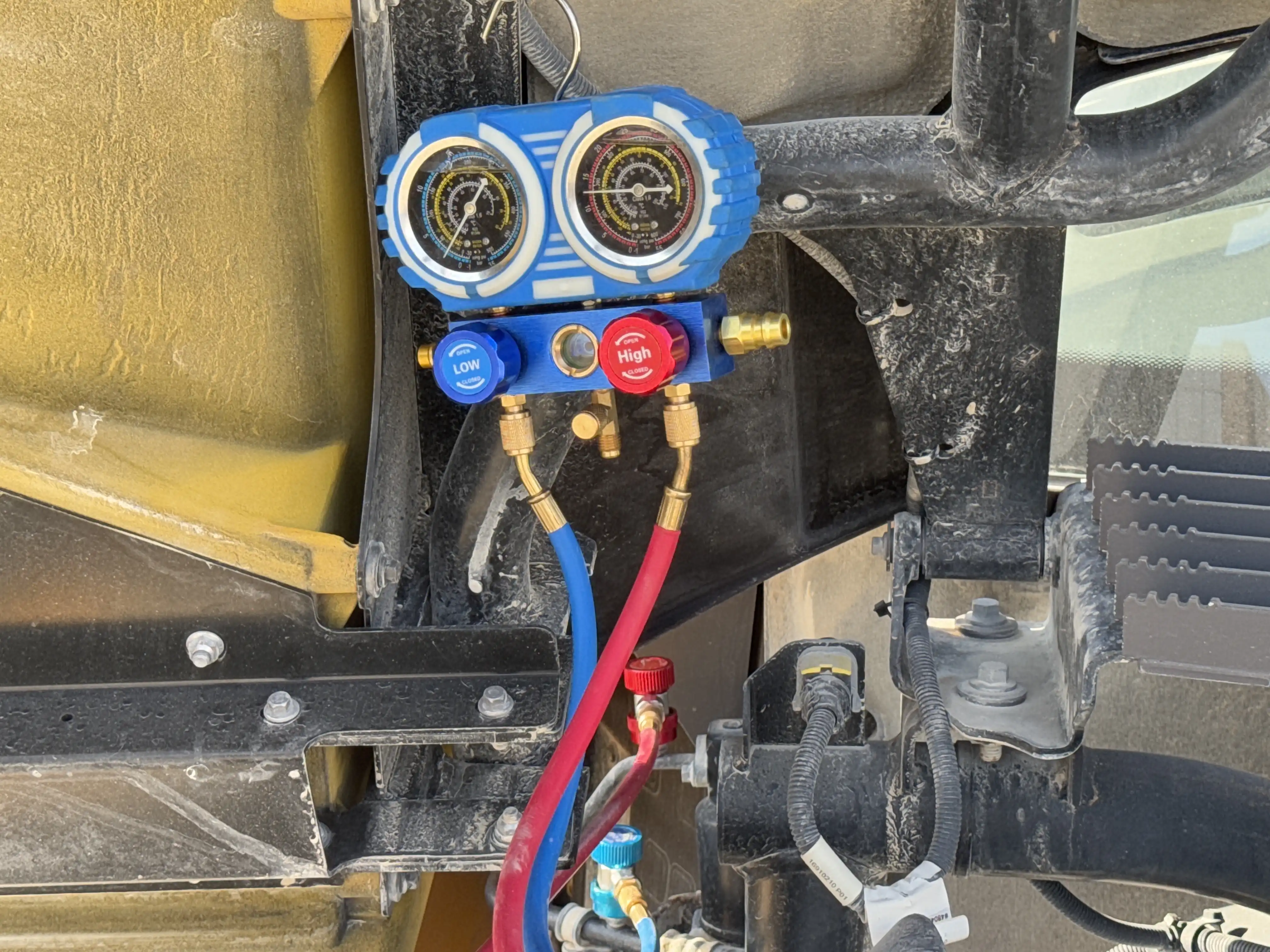 ADT-002-Volvo-A40G-articulated-dump-truck-inspection-air-conditioning-AC-compressor-3