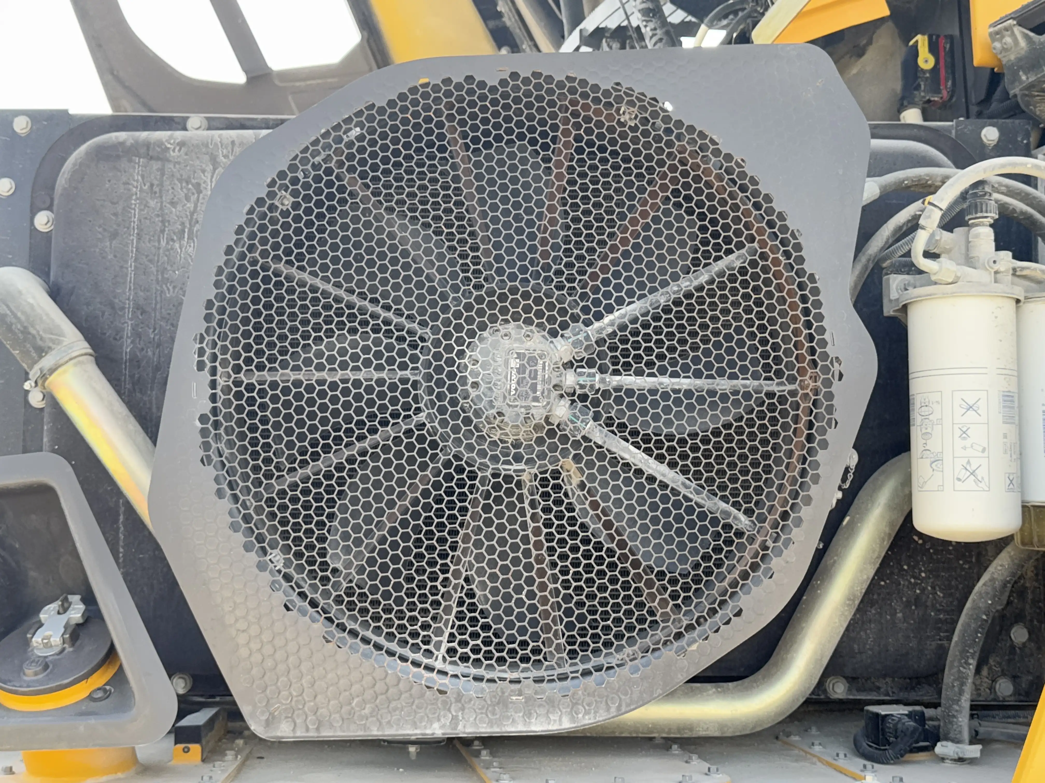 ADT-002-Volvo-A40G-articulated-dump-truck-inspection-engine-cooling-fan-and-fan-guard-1