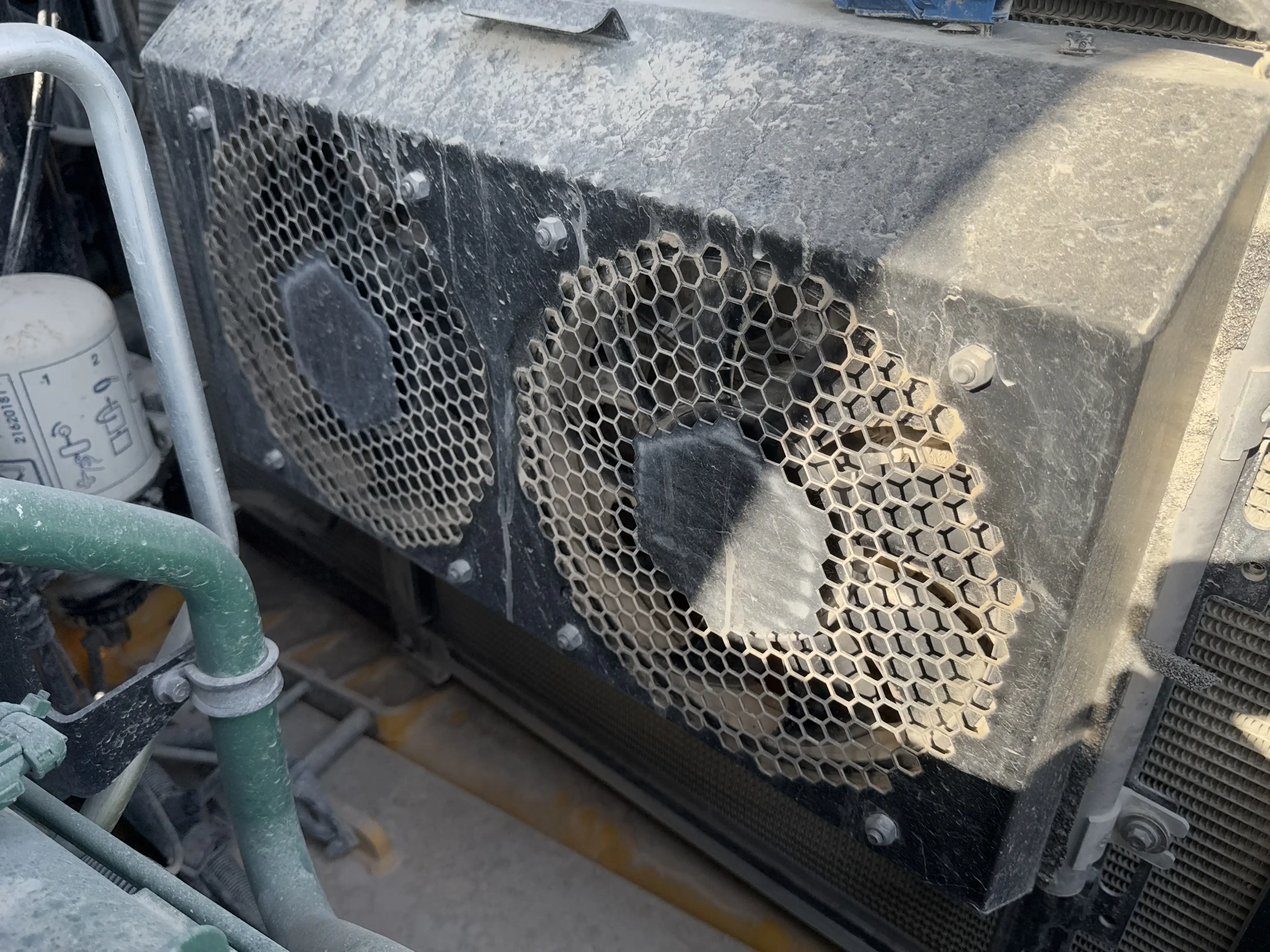ADT-002-Volvo-A40G-articulated-dump-truck-inspection-engine-cooling-fan-and-fan-guard-2
