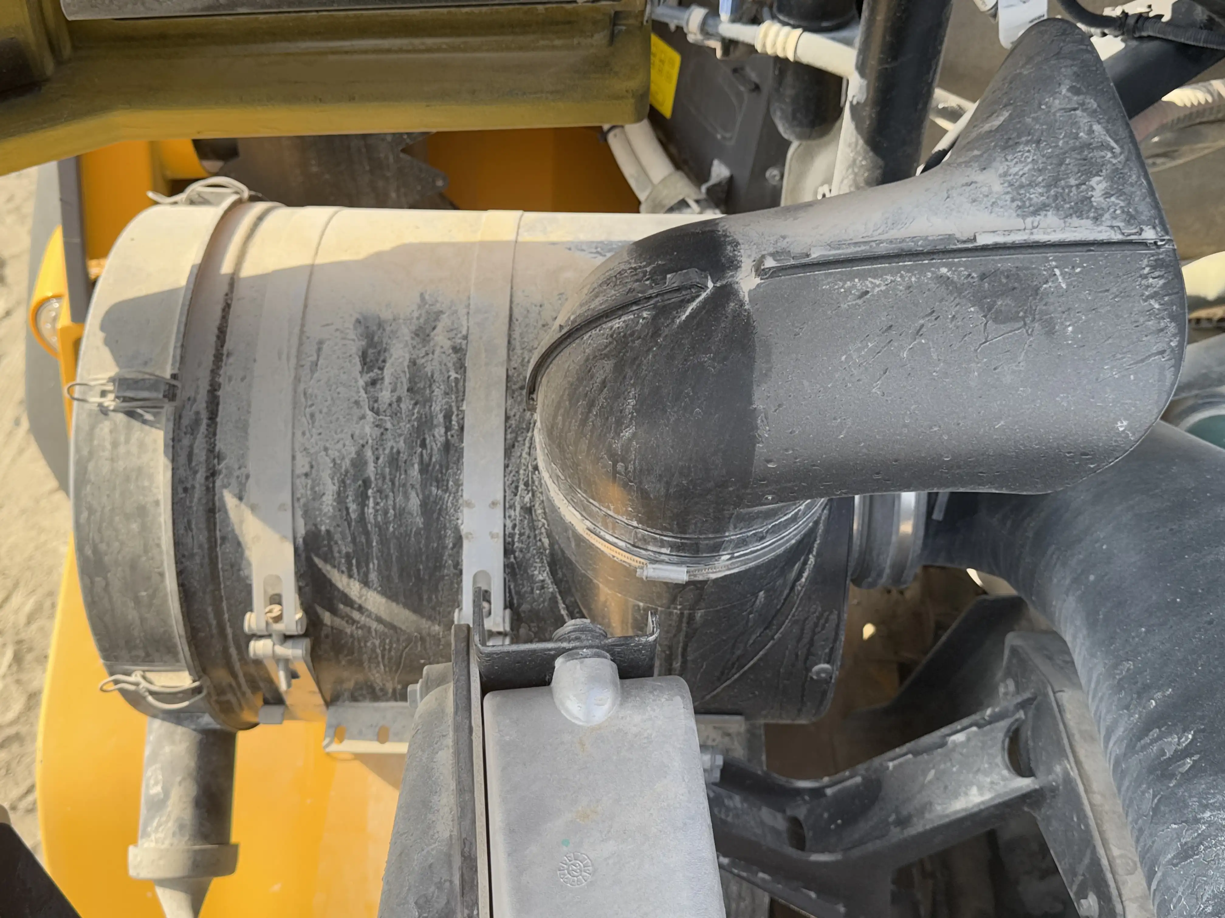 ADT-002-Volvo-A40G-articulated-dump-truck-inspection-engine-air-intake-system-2