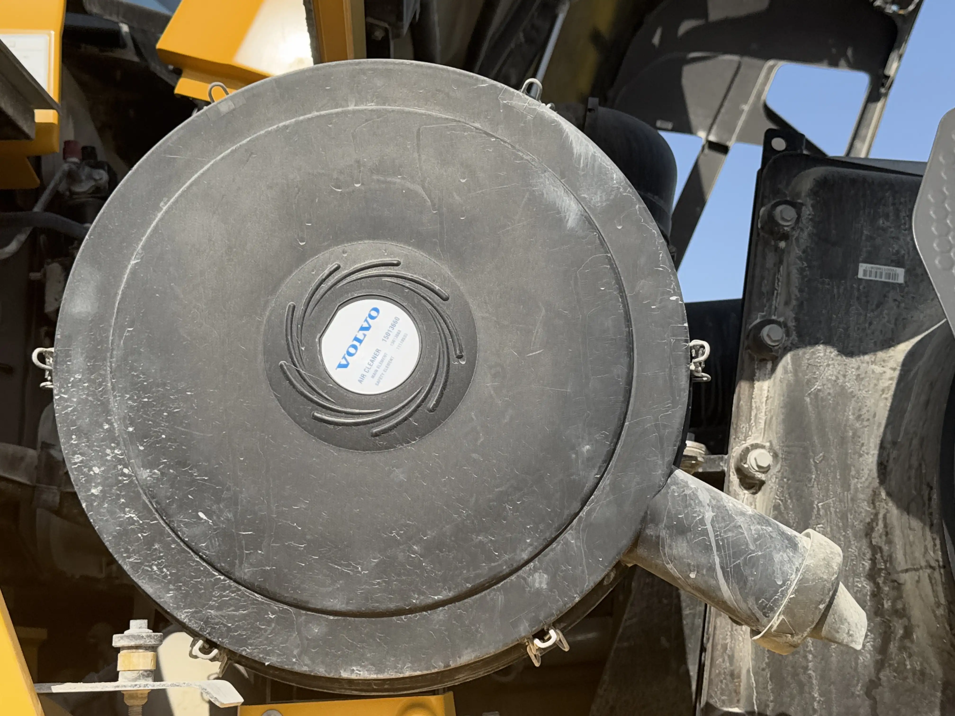 ADT-002-Volvo-A40G-articulated-dump-truck-inspection-engine-air-intake-system-3