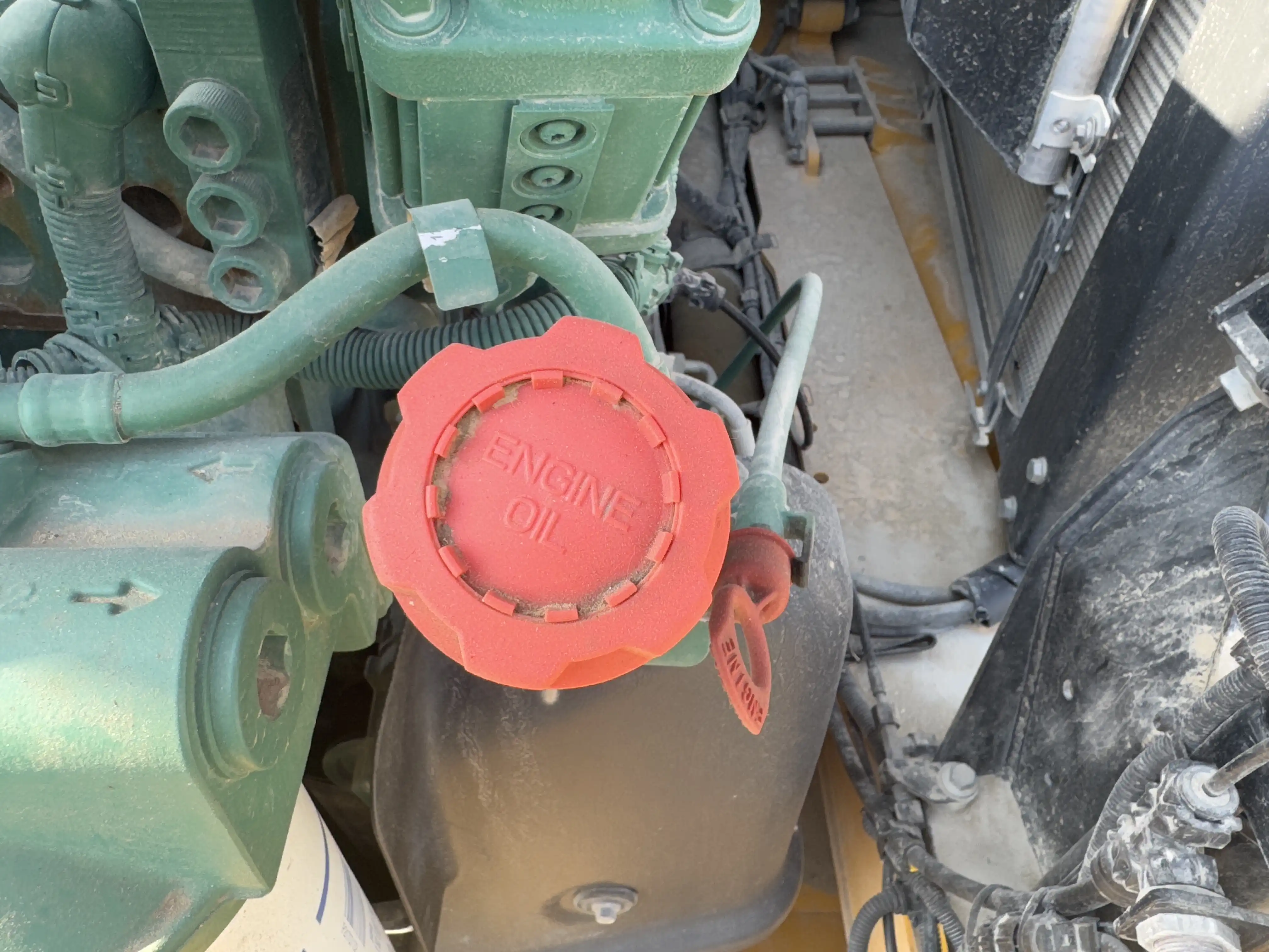 ADT-002-Volvo-A40G-articulated-dump-truck-inspection-engine-engine-oil-leaks-2