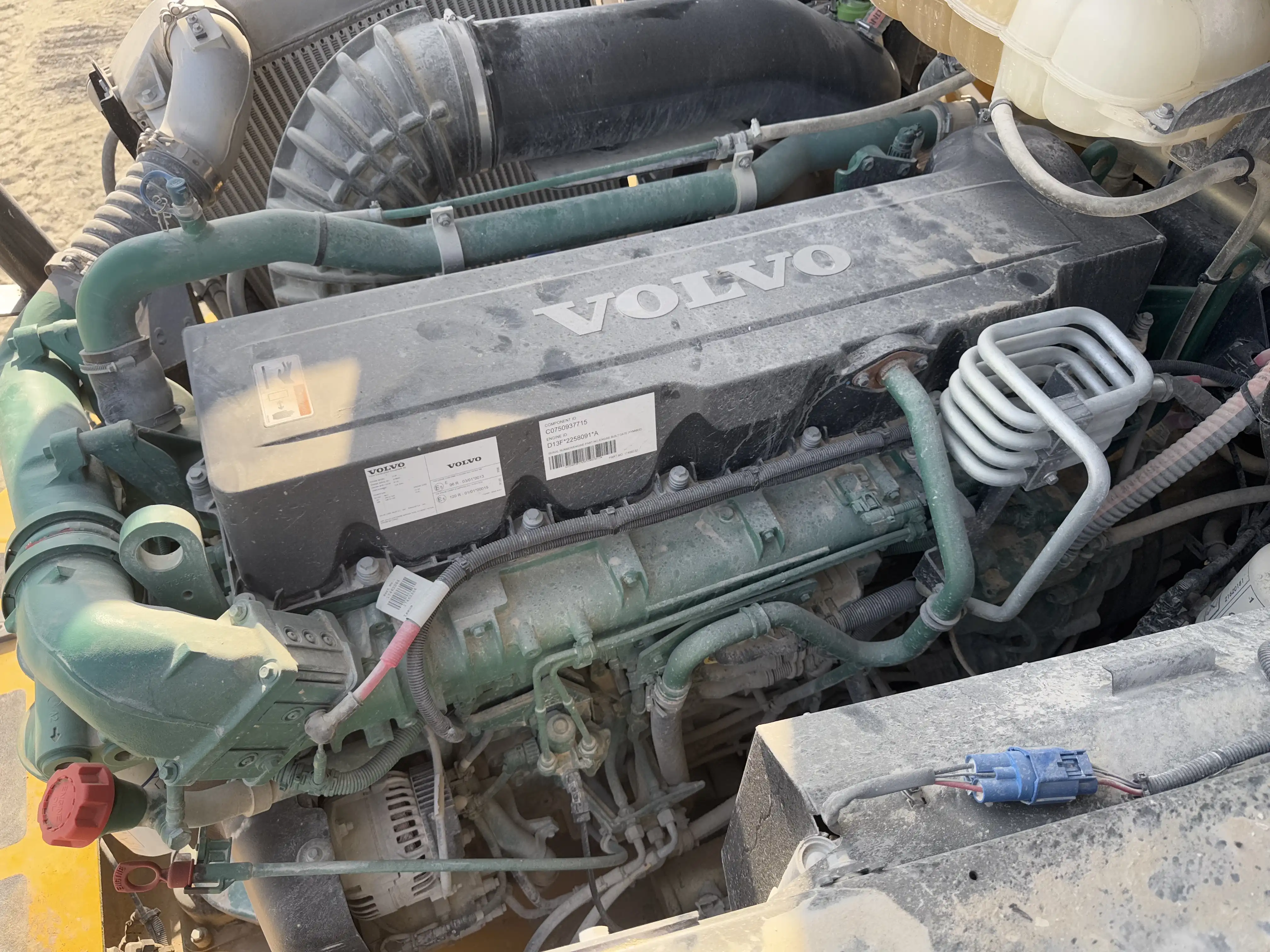 ADT-002-Volvo-A40G-articulated-dump-truck-inspection-engine-engine-oil-leaks-3