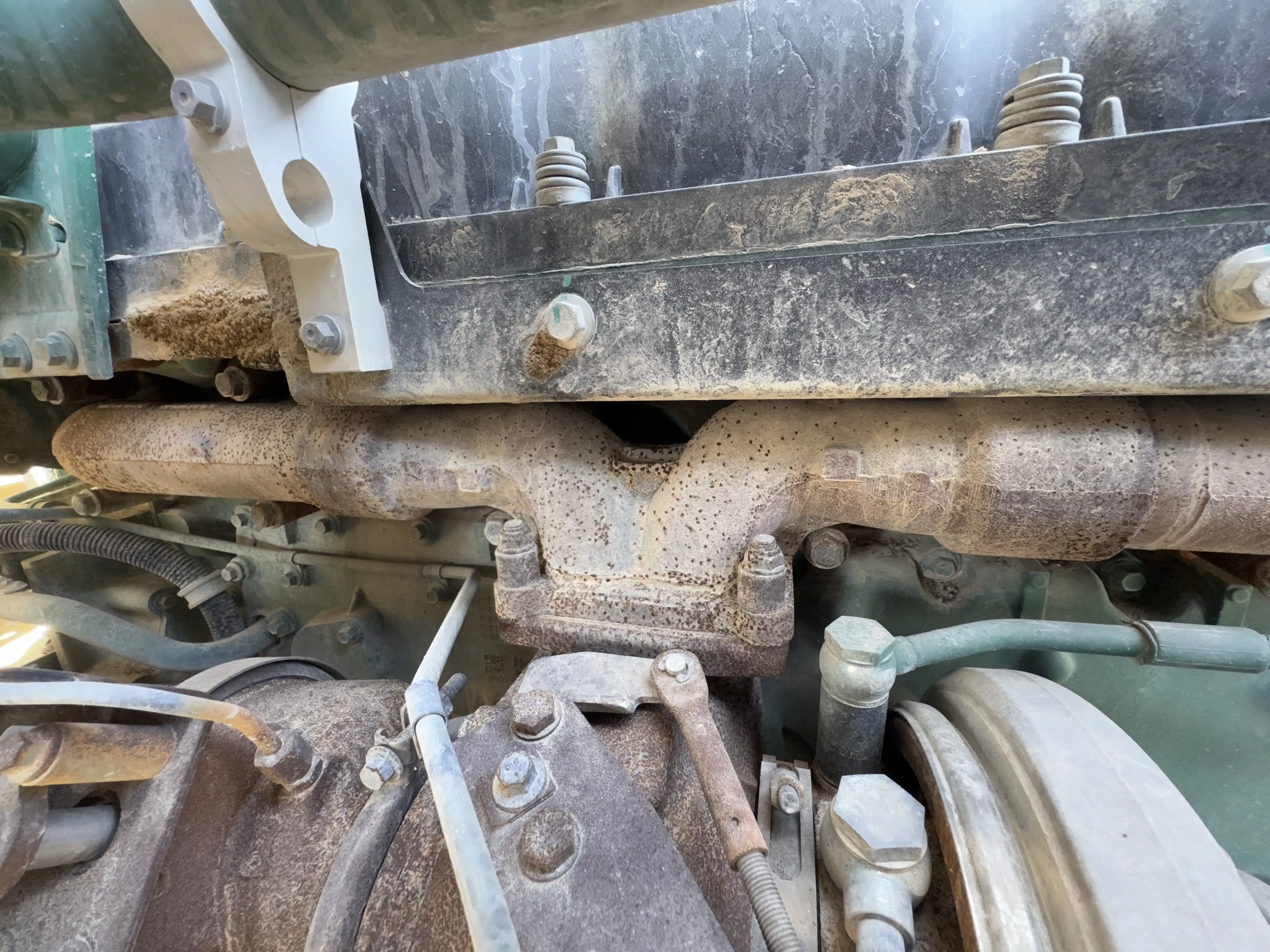 ADT-002-Volvo-A40G-articulated-dump-truck-inspection-engine-exhaust-system-2