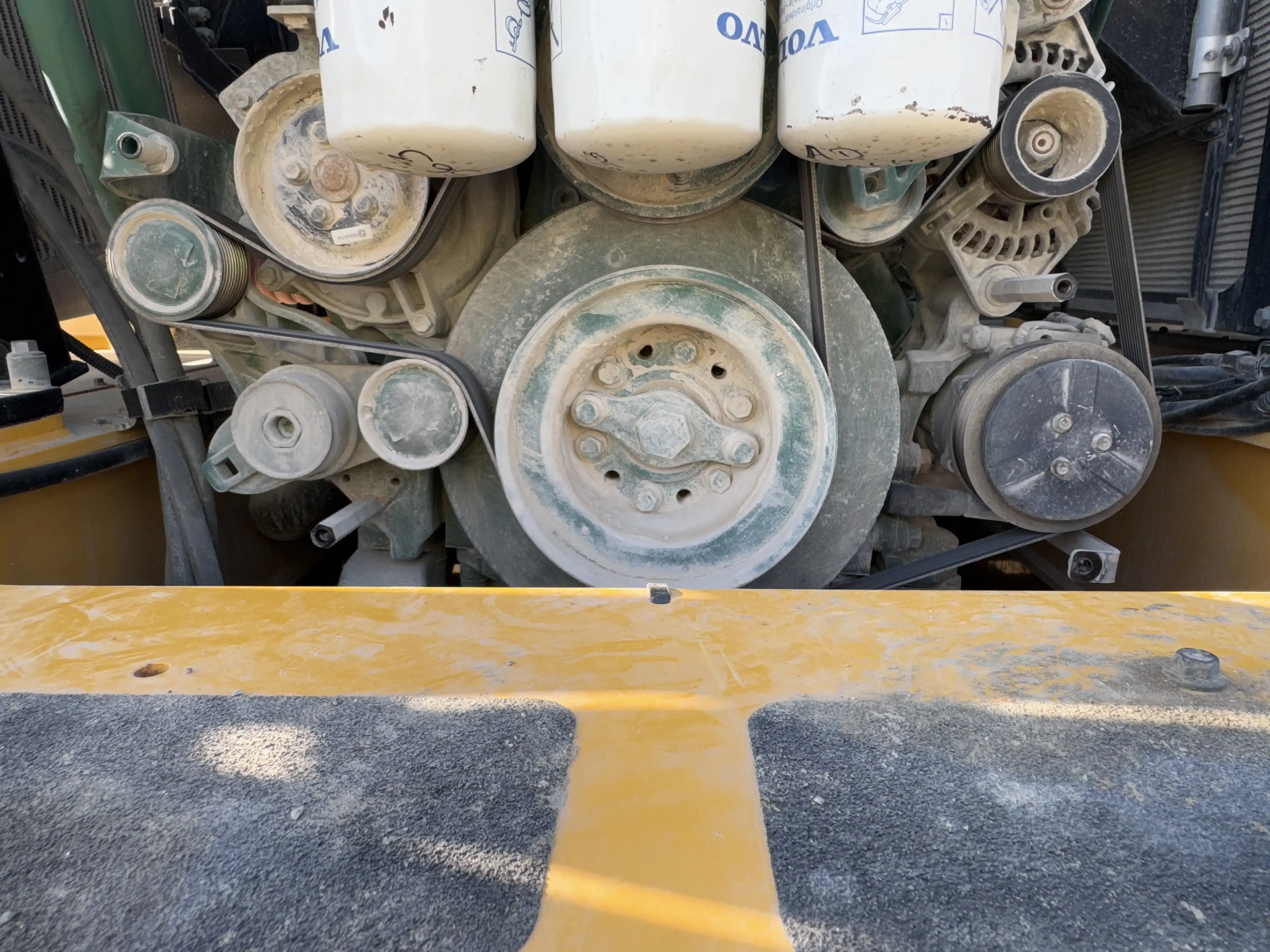 ADT-002-Volvo-A40G-articulated-dump-truck-inspection-engine-belts-1