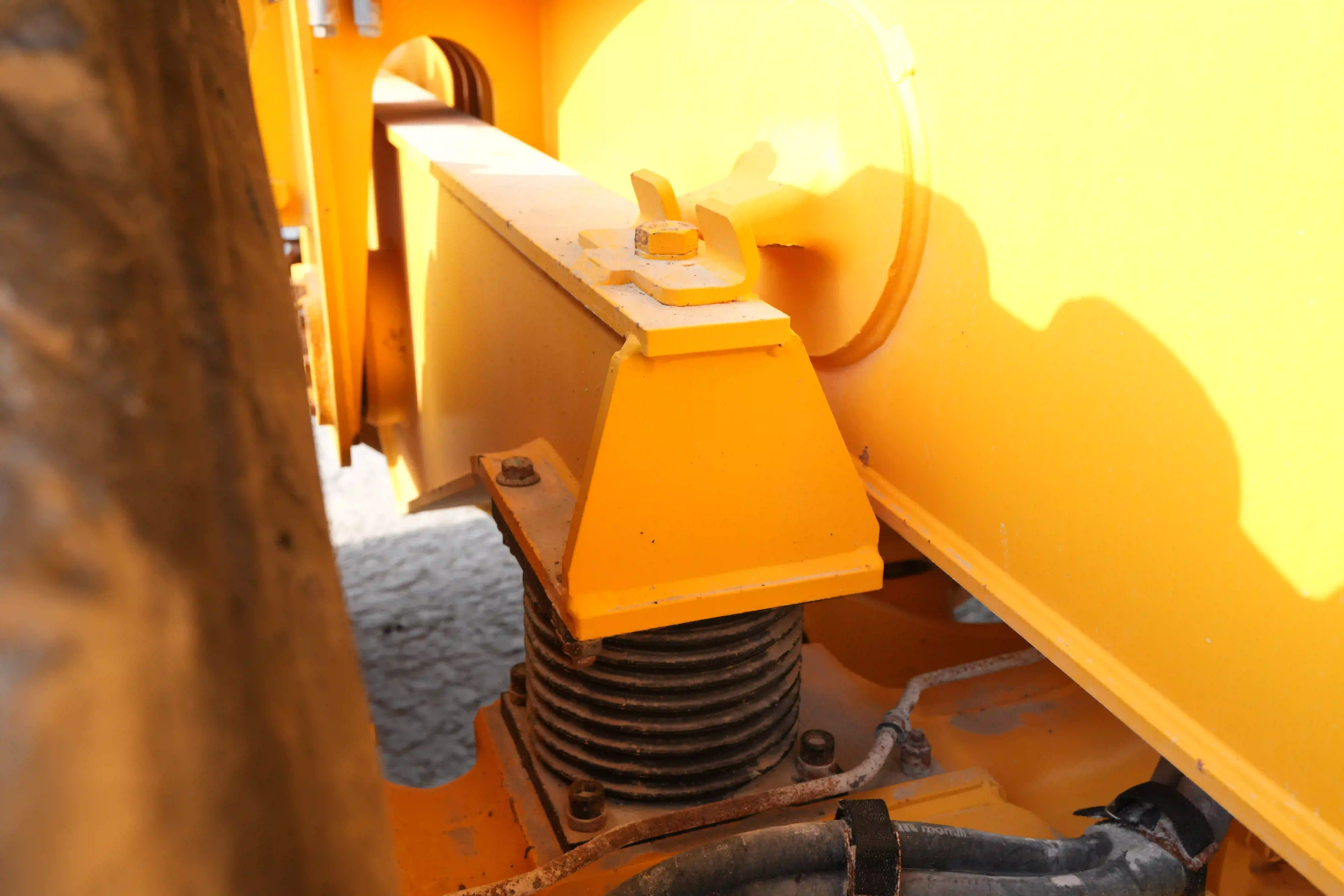 ADT-003-Volvo-A40G-articulated-dump-truck-inspection-chassis-bogie-beams-1