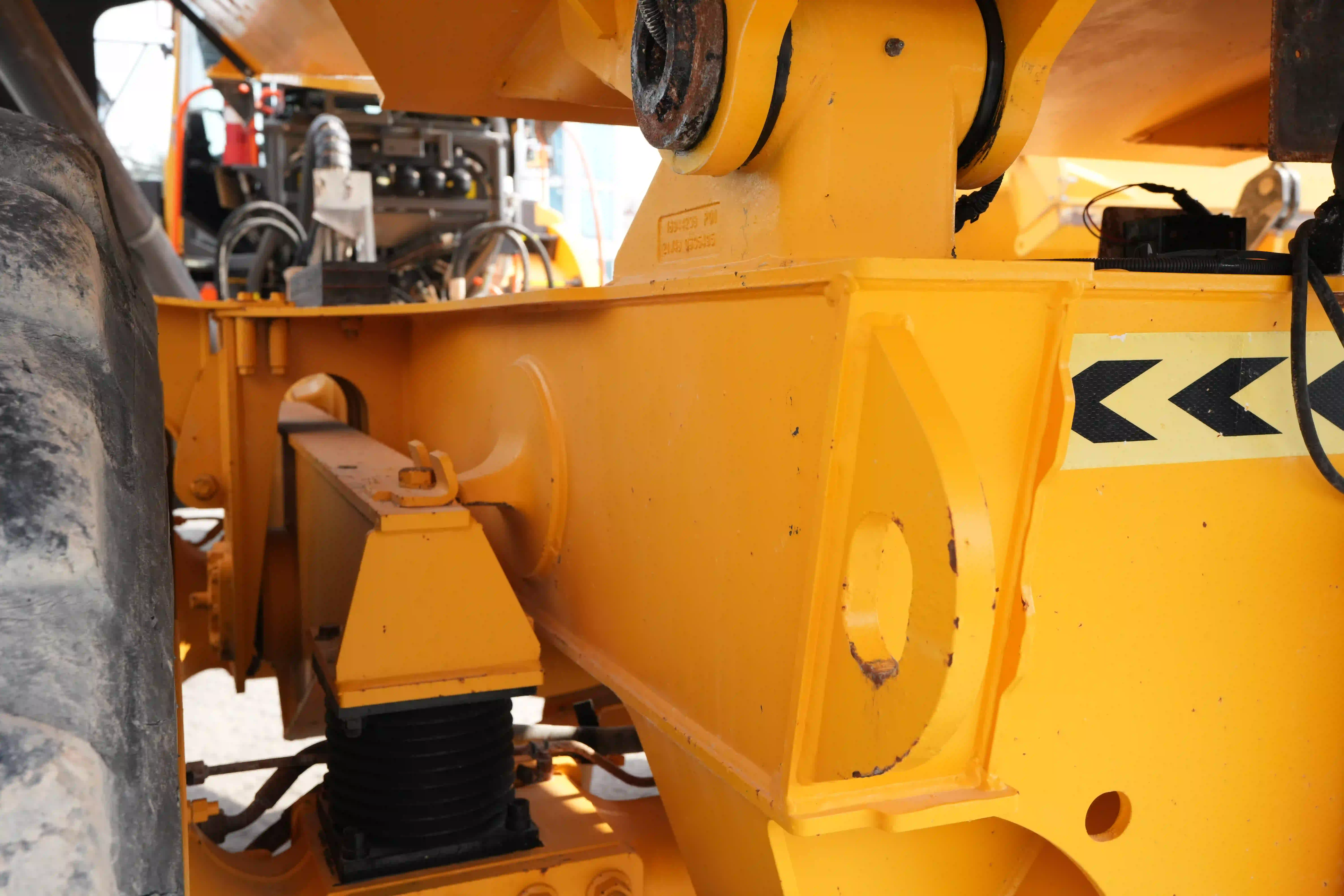 ADT-003-Volvo-A40G-articulated-dump-truck-inspection-chassis-bogie-beams-2