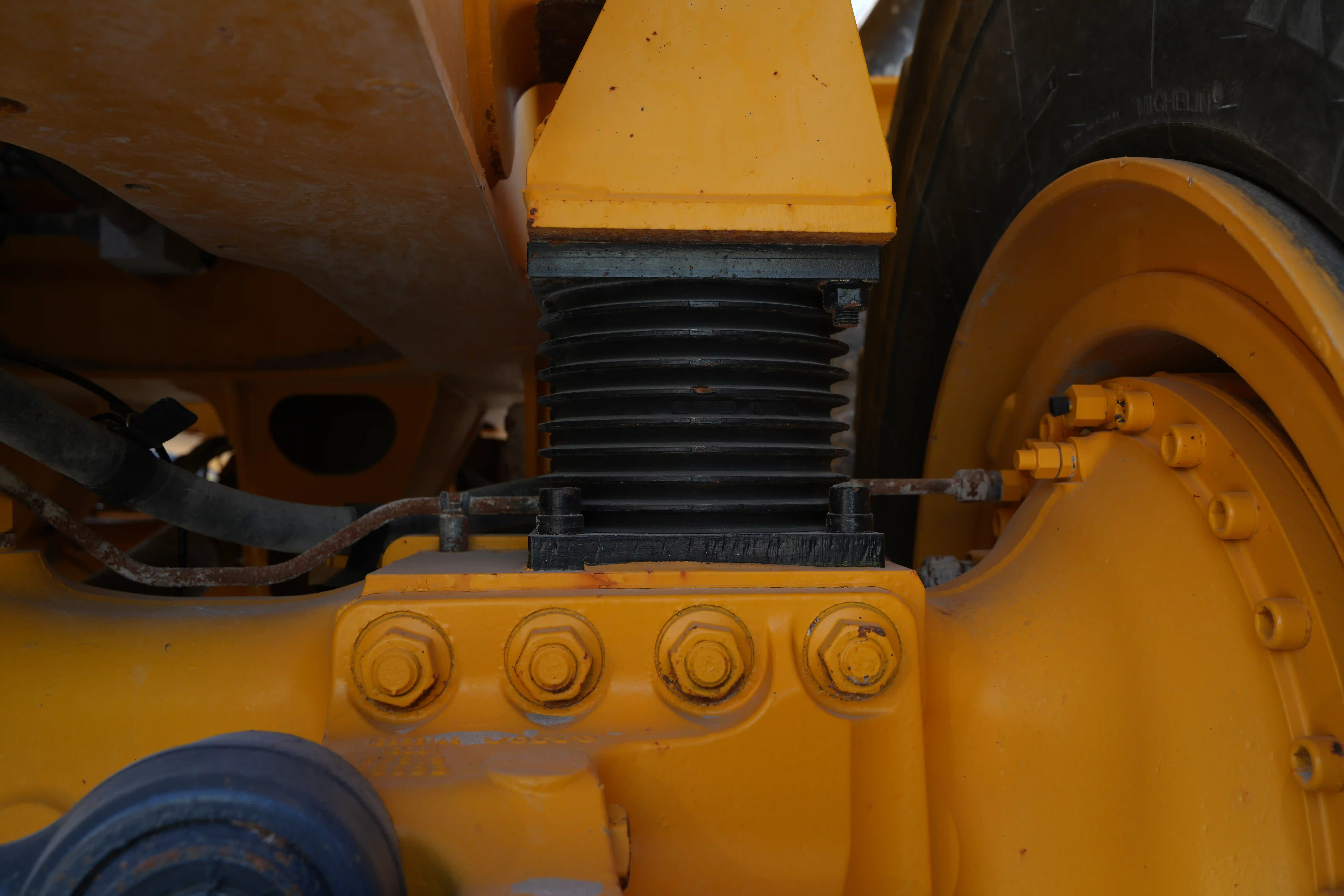 ADT-003-Volvo-A40G-articulated-dump-truck-inspection-chassis-bogie-rubber-springs-1