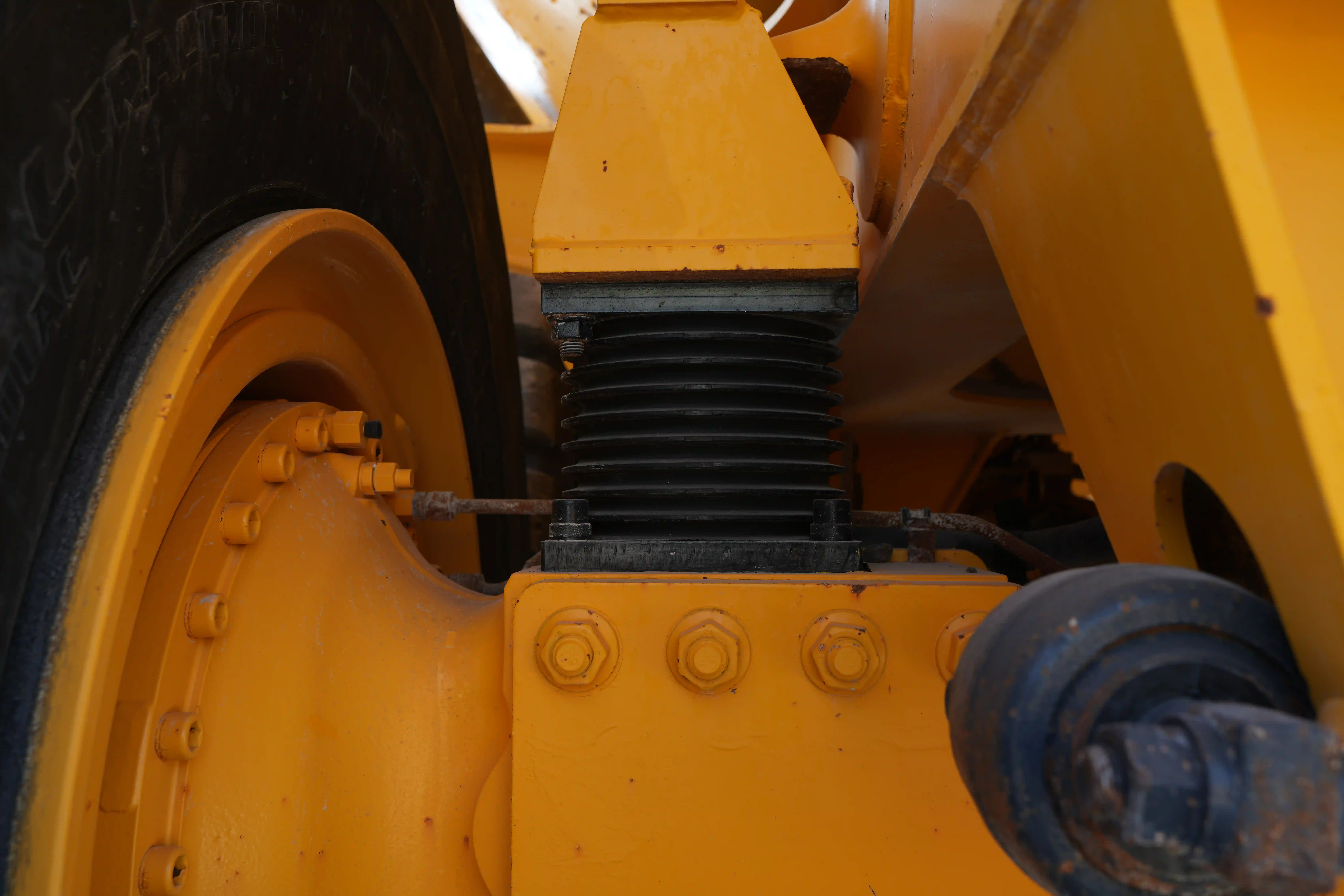 ADT-003-Volvo-A40G-articulated-dump-truck-inspection-chassis-bogie-rubber-springs-2
