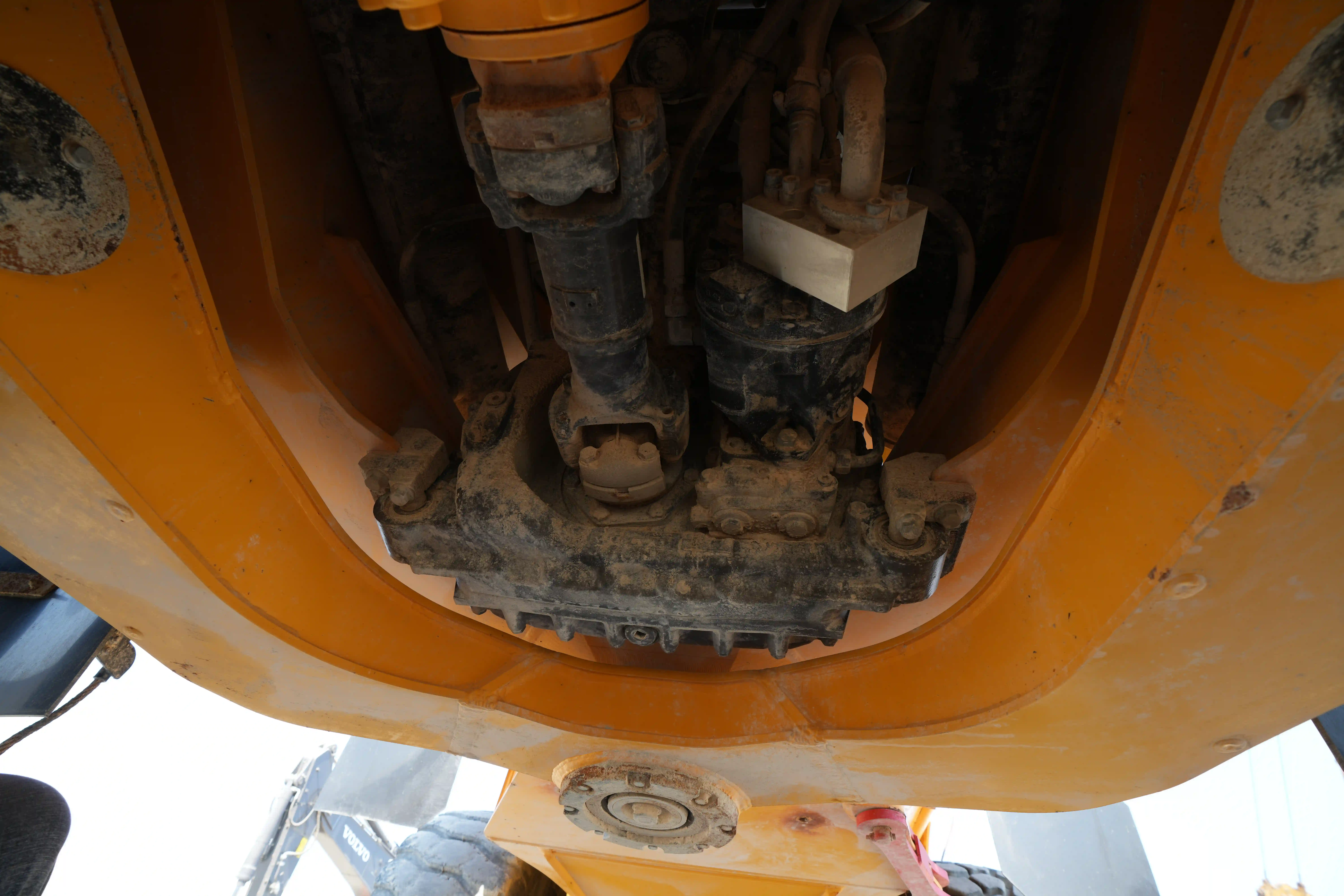 ADT-003-Volvo-A40G-articulated-dump-truck-inspection-chassis-inline-drop-box-1