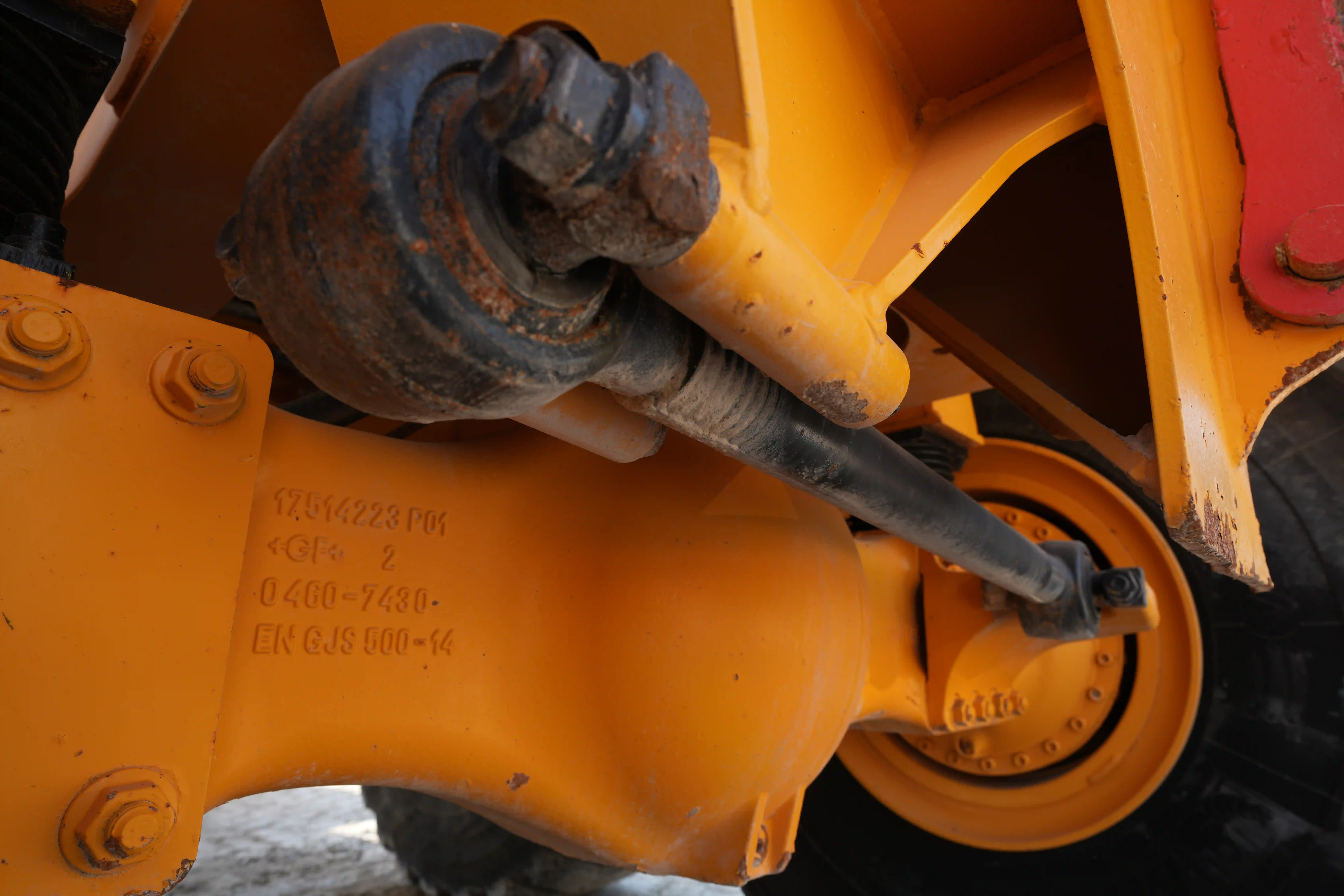 ADT-003-Volvo-A40G-articulated-dump-truck-inspection-chassis-cross-stay-1