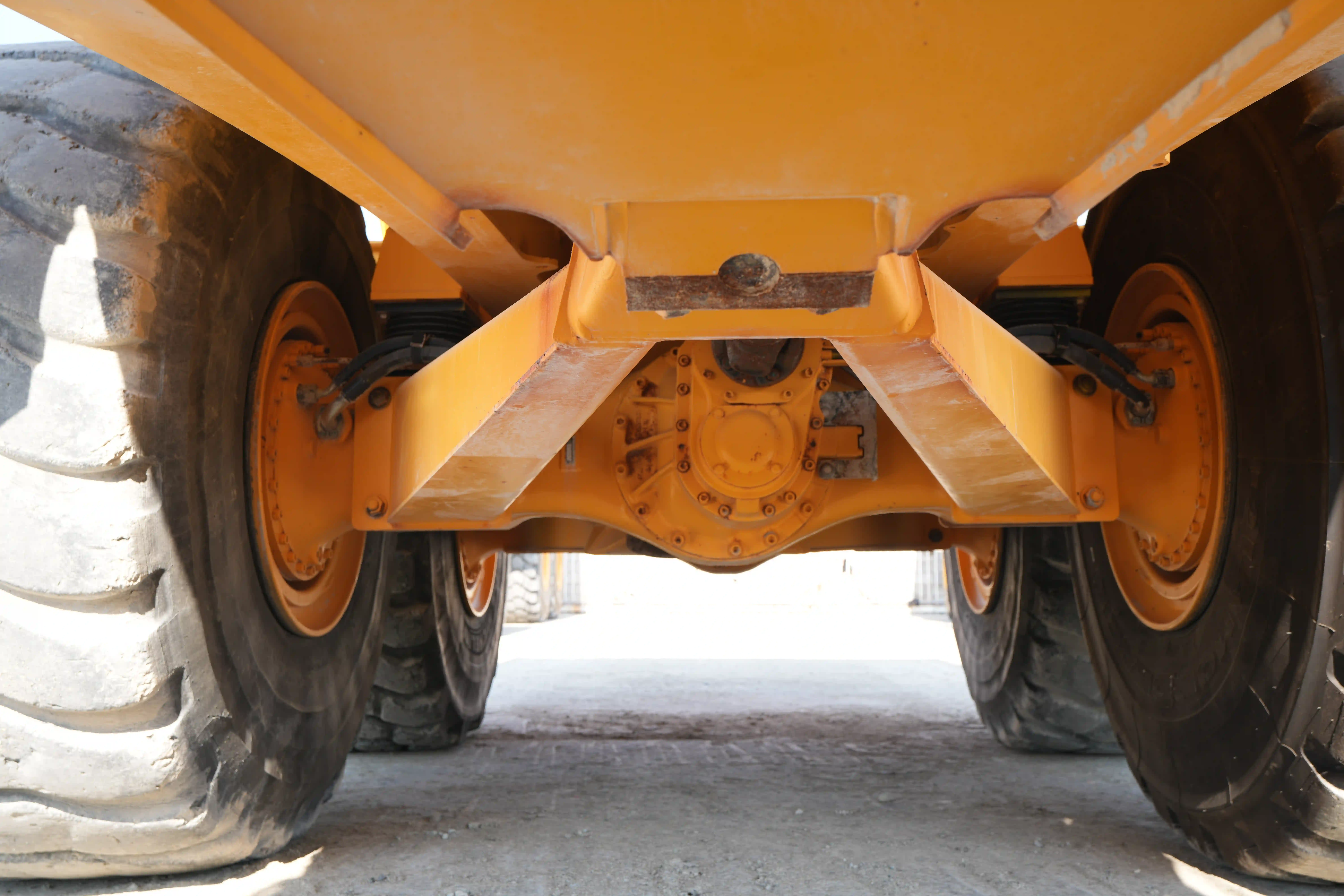ADT-003-Volvo-A40G-articulated-dump-truck-inspection-chassis-A-frame-2