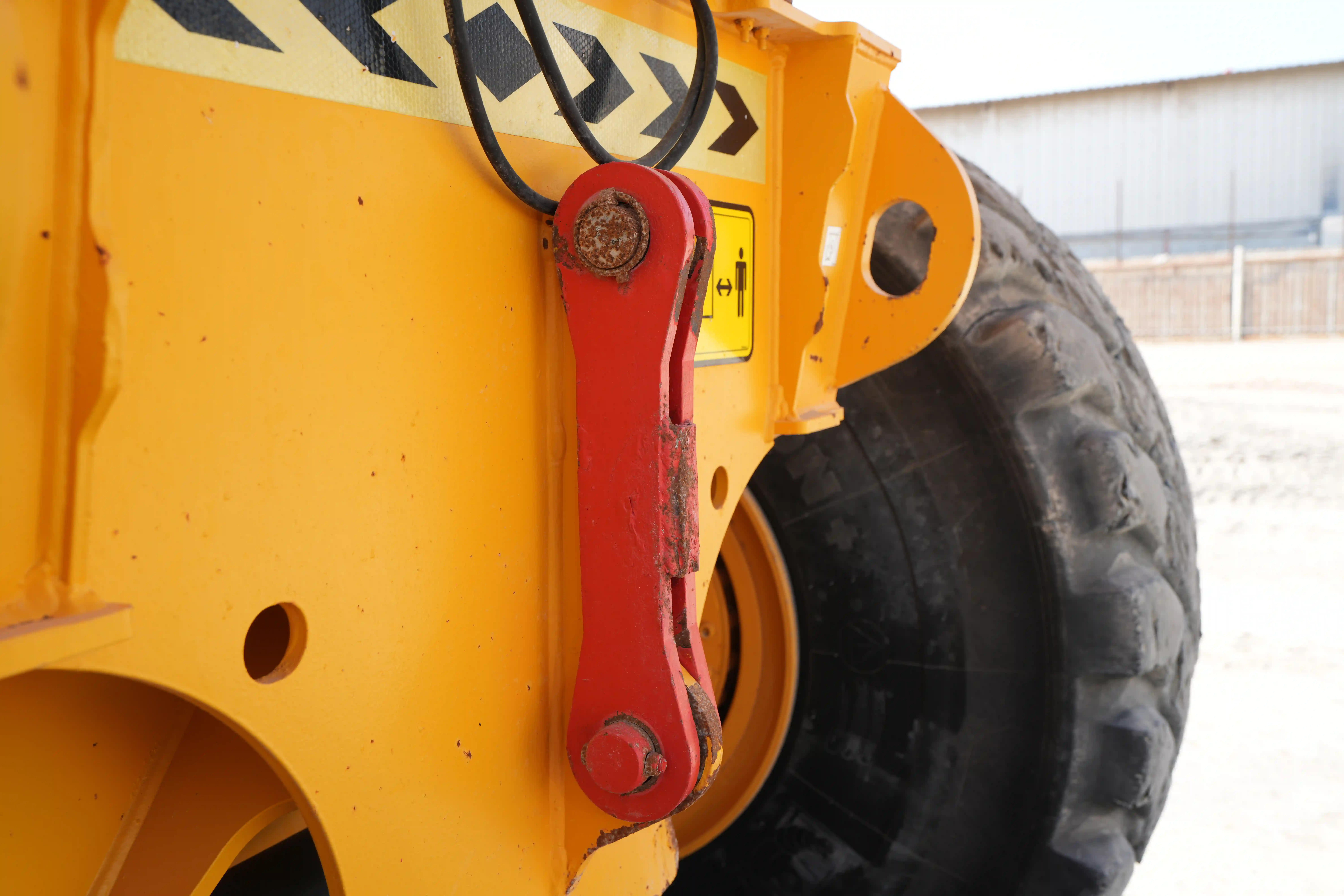 ADT-003-Volvo-A40G-articulated-dump-truck-inspection-safety-dump-box-safety-lock-bar-2