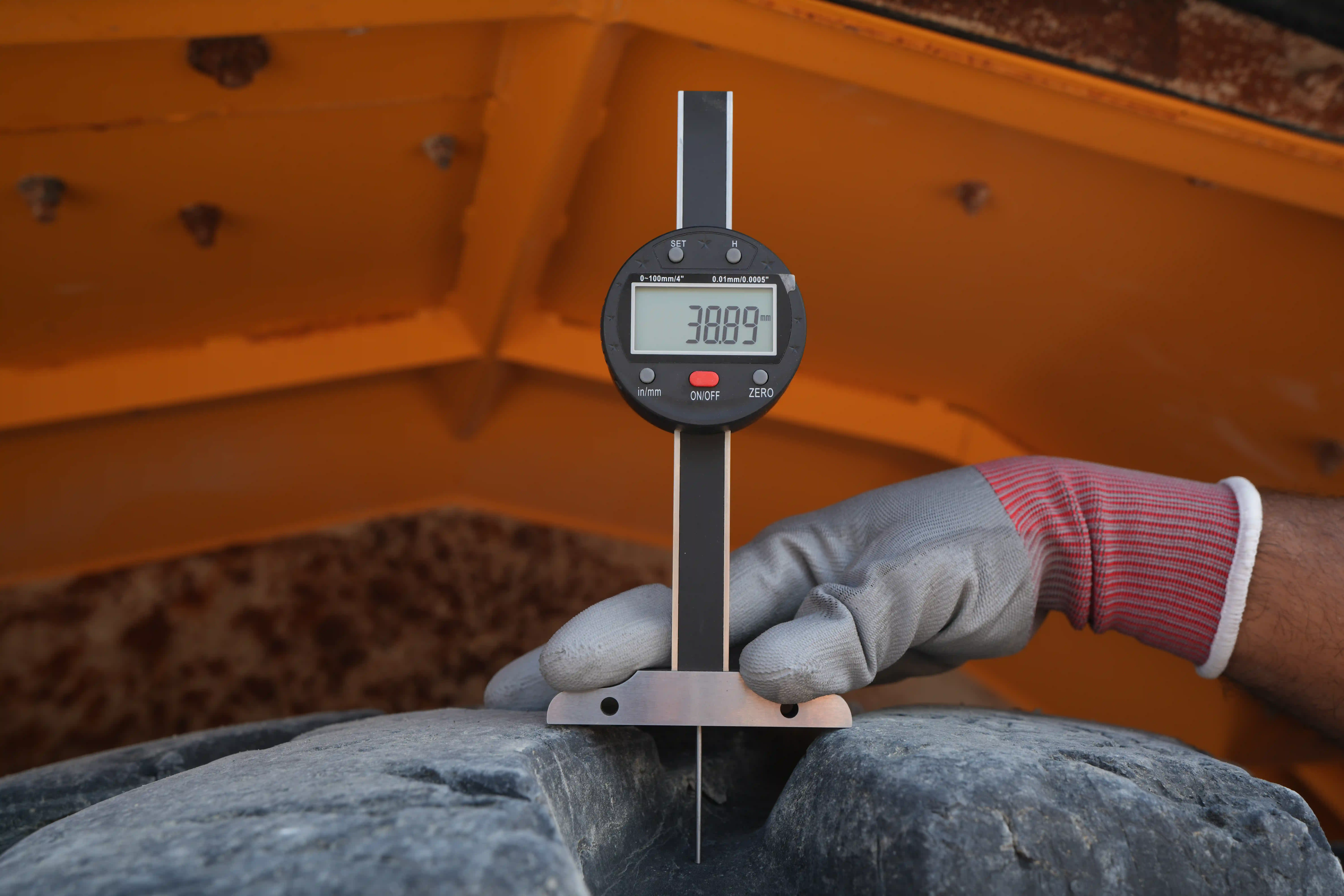 ADT-003-Volvo-A40G-articulated-dump-truck-inspection-chassis-right-front-tire-tread-depth