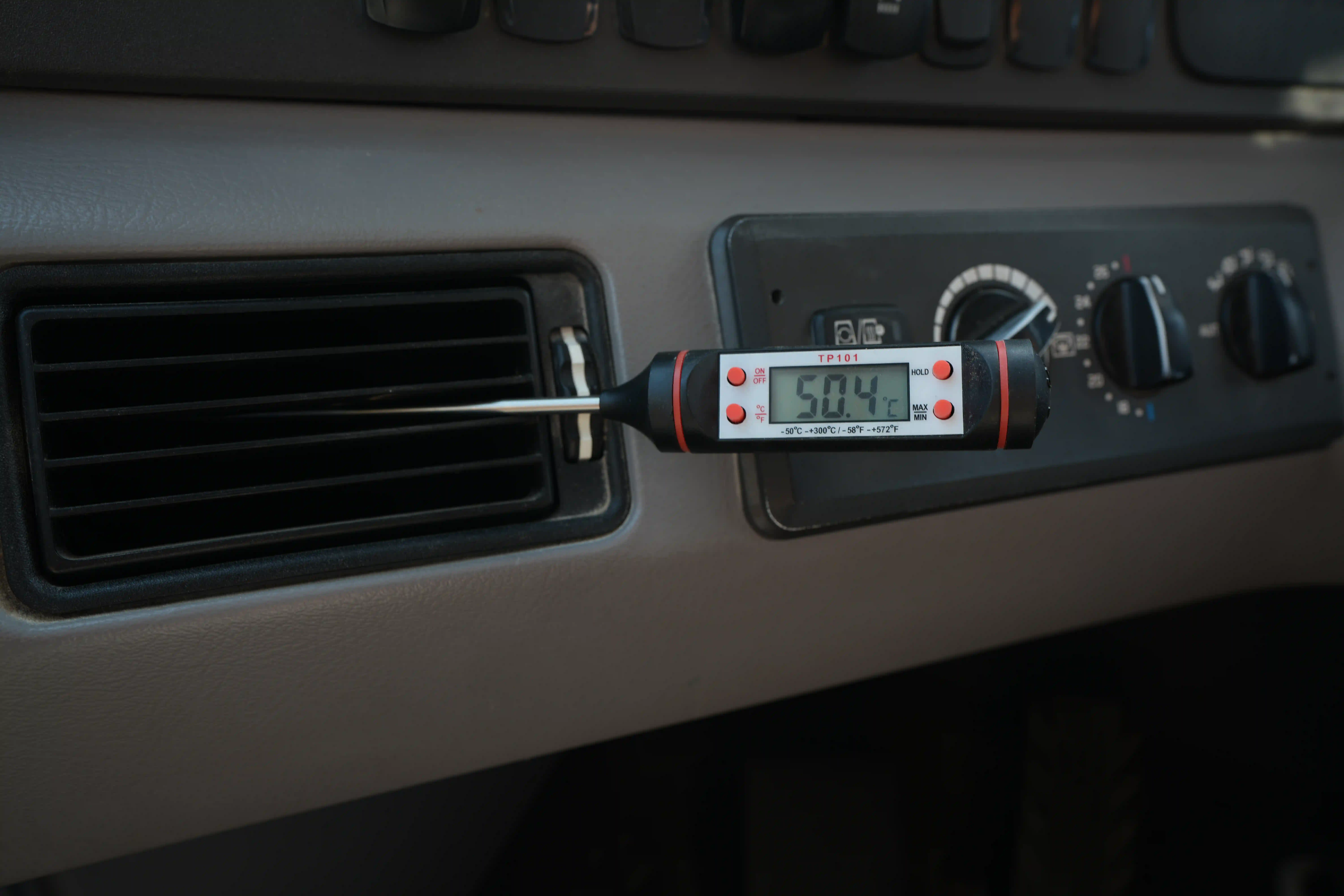 ADT-003-Volvo-A40G-articulated-dump-truck-inspection-air-conditioning-heating-system